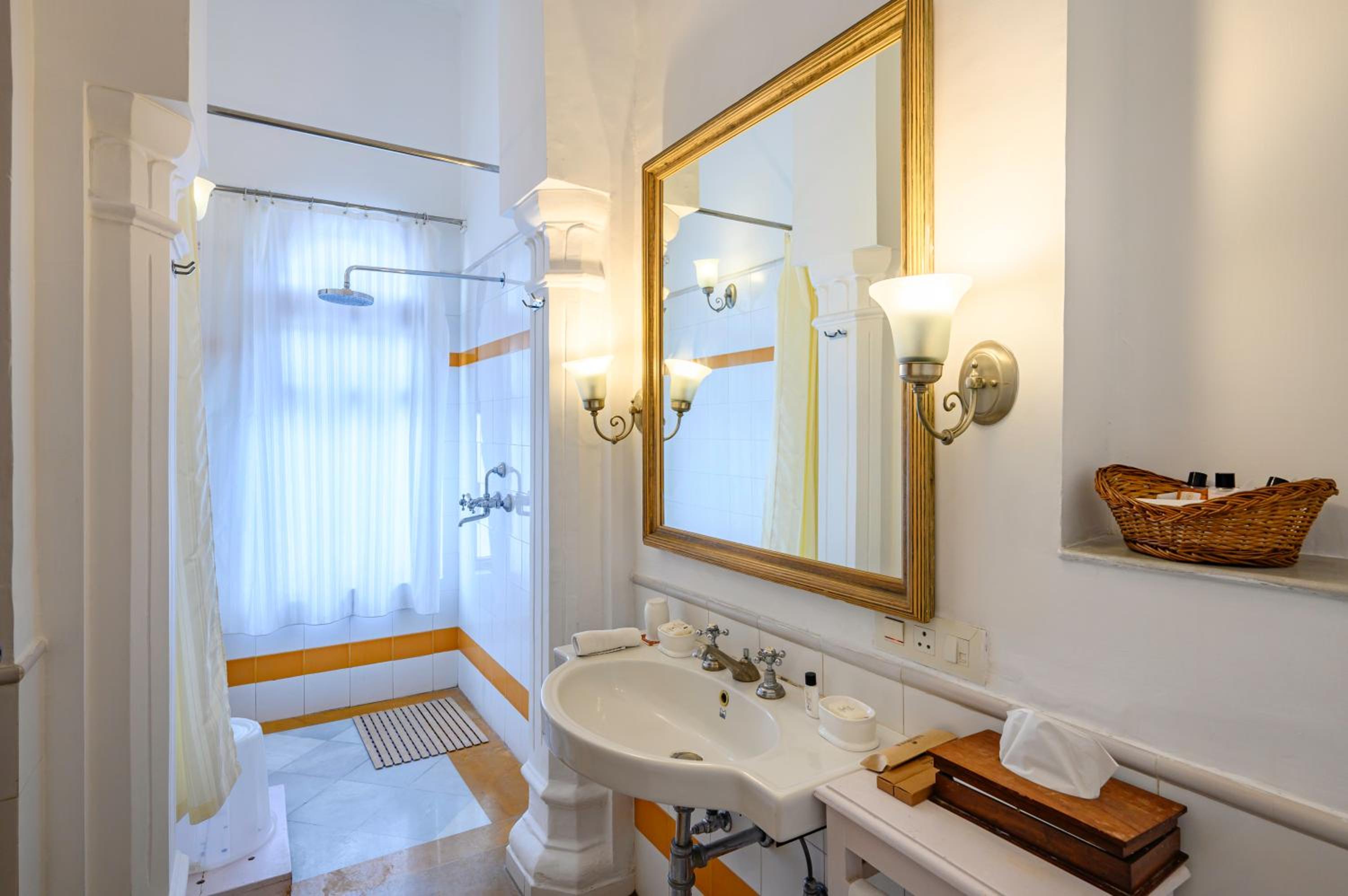 Heritage Royal - Complimentary Evening Tea, 10% off on Laundry Service, photo 6