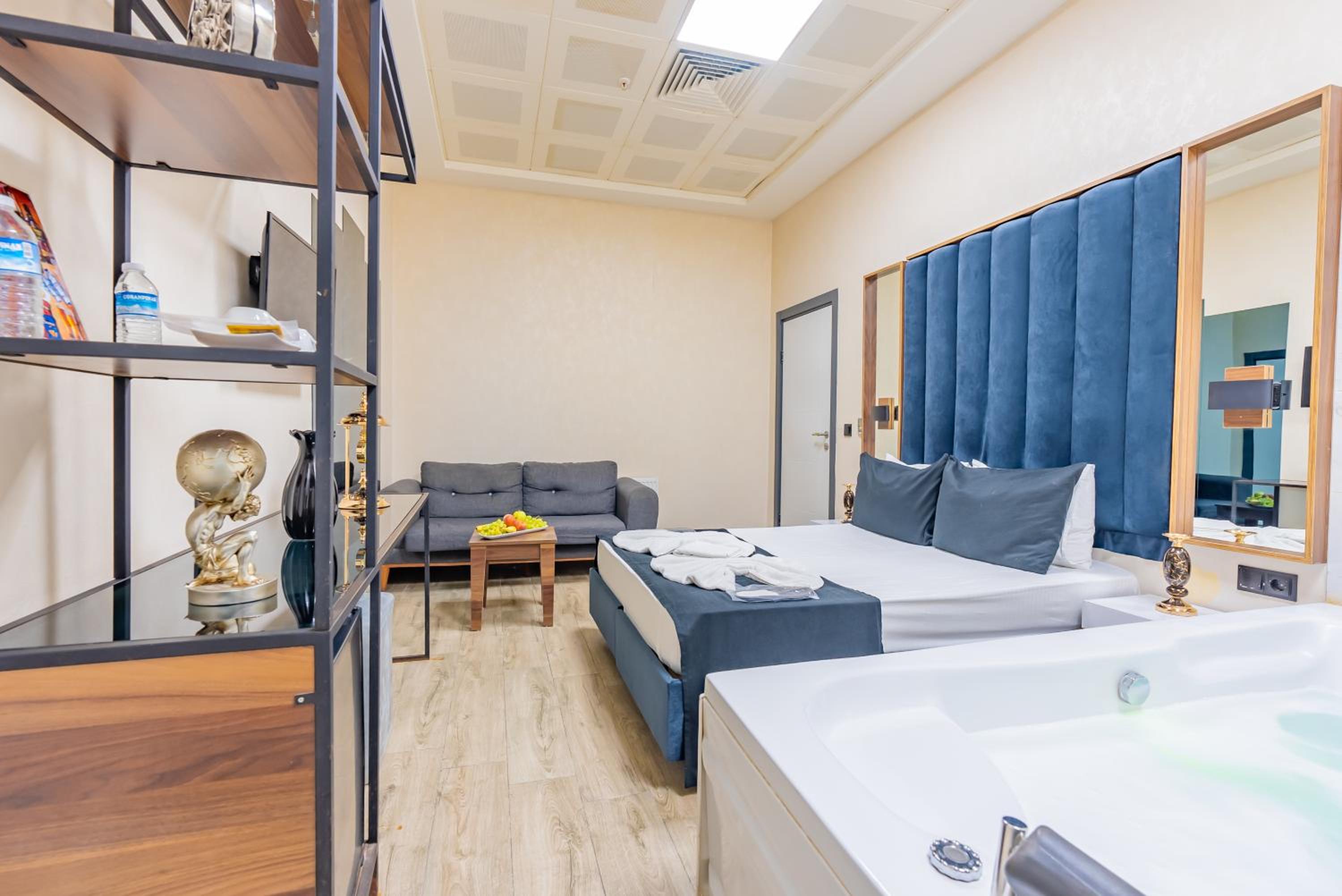 Suite With Spa Bath photo 2