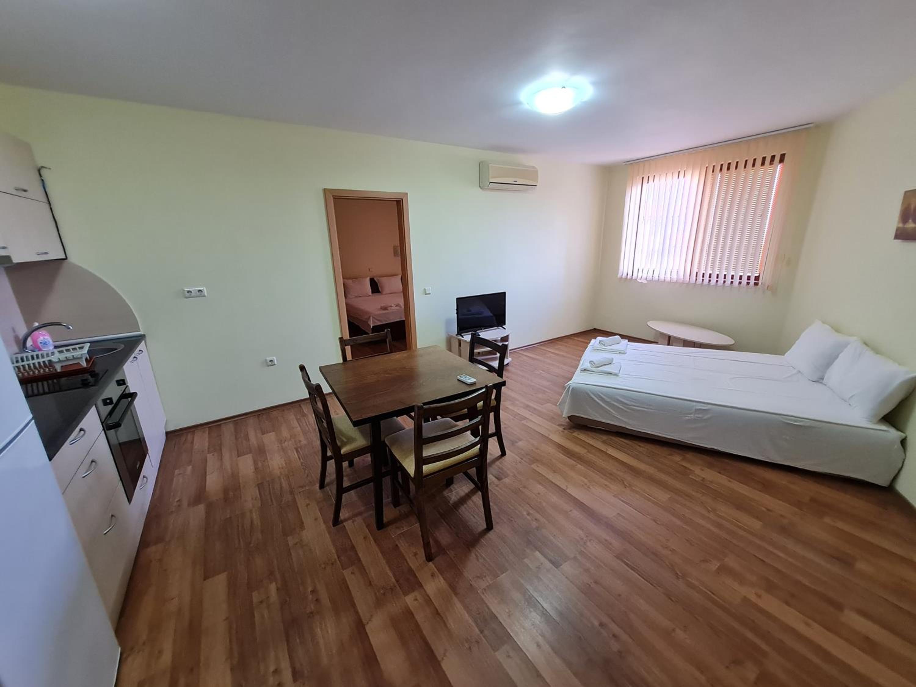 One-Bedroom Apartment photo 1