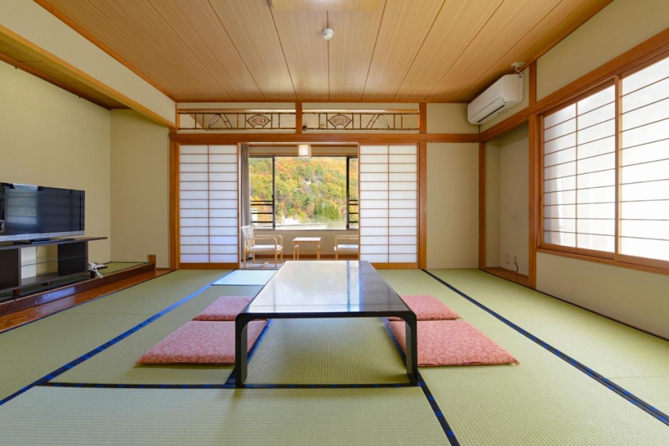 Standard Japanese-Style-Room with 12.5 Tatami mats - Shared Bathroom - Non-Smoking - Photo 1