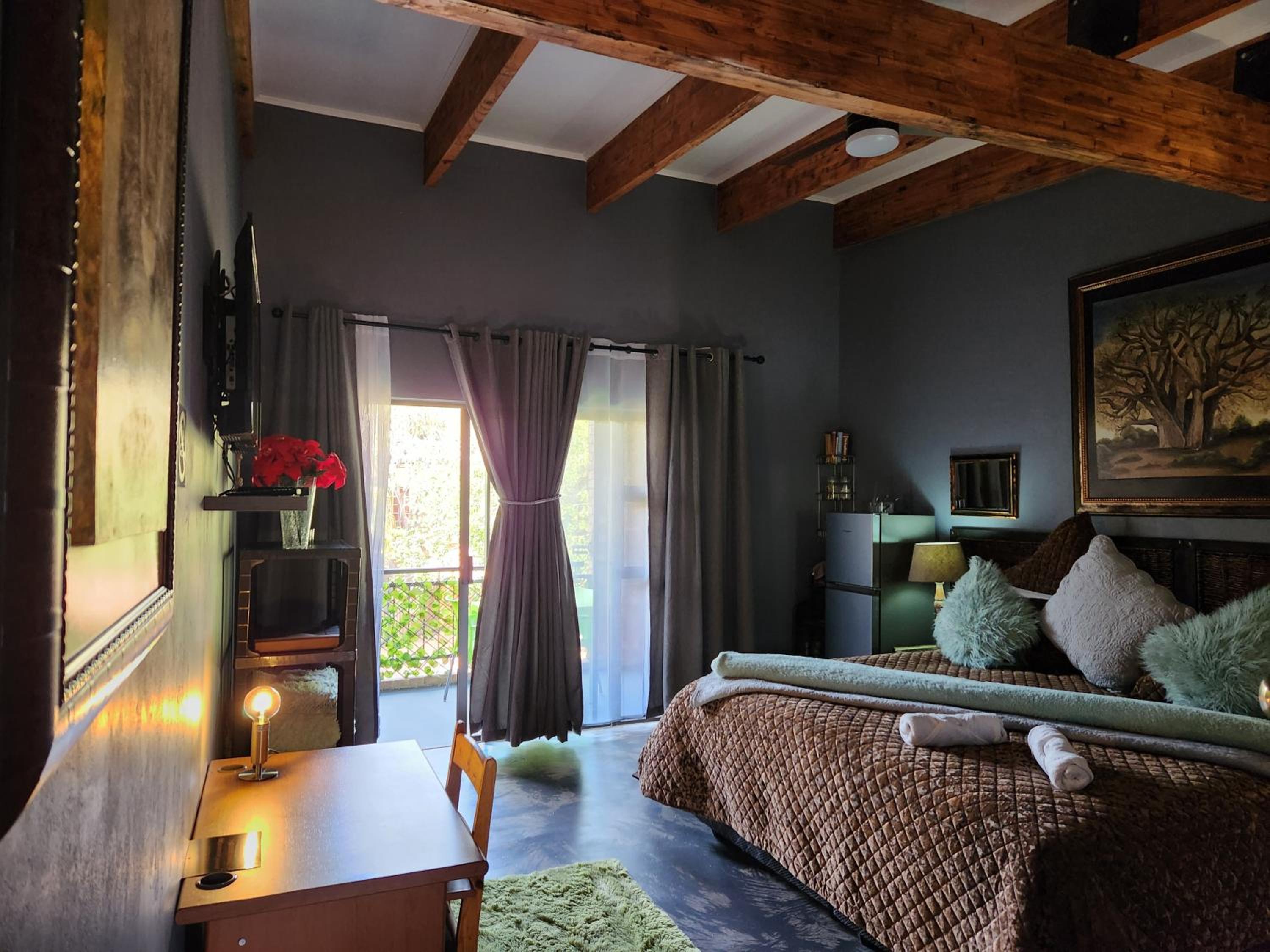 Deluxe King Room - Photo 18