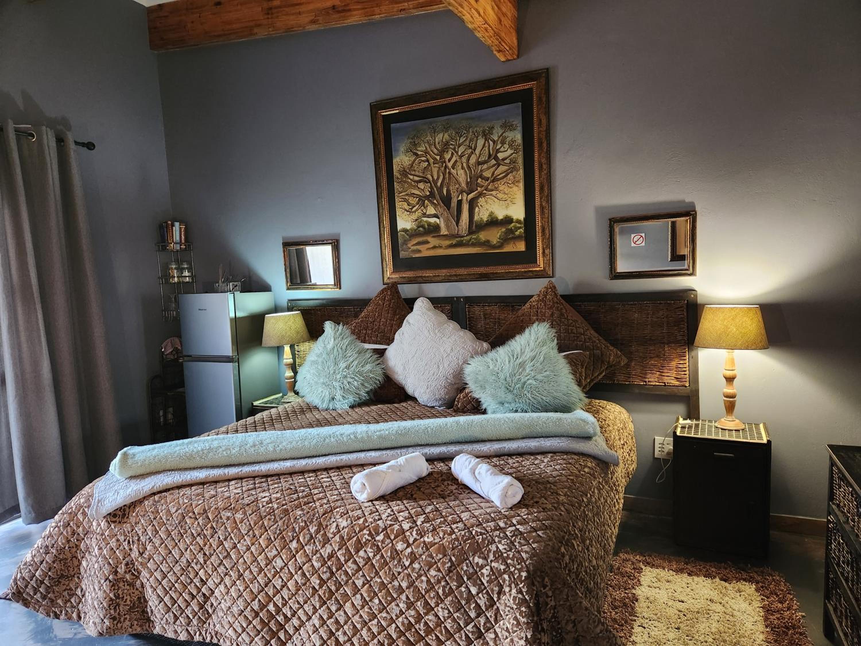 Deluxe King Room - Photo 23