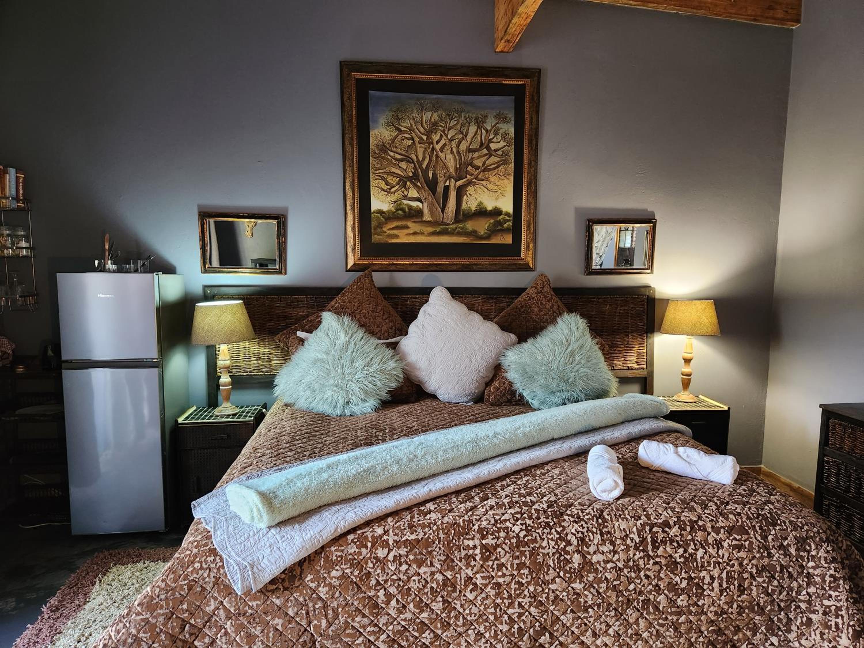Deluxe King Room - Photo 21