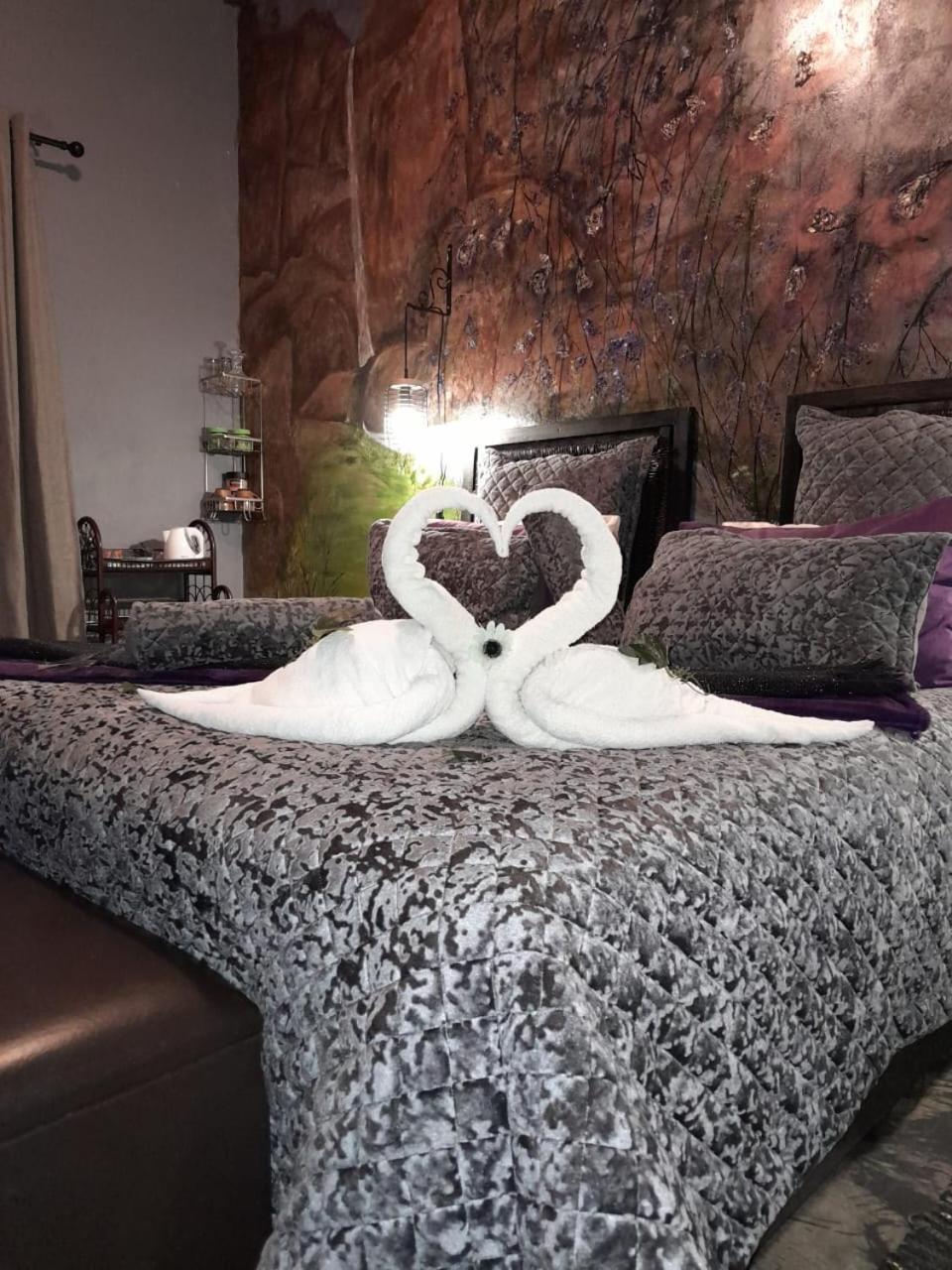 Basic King Room - Photo 12