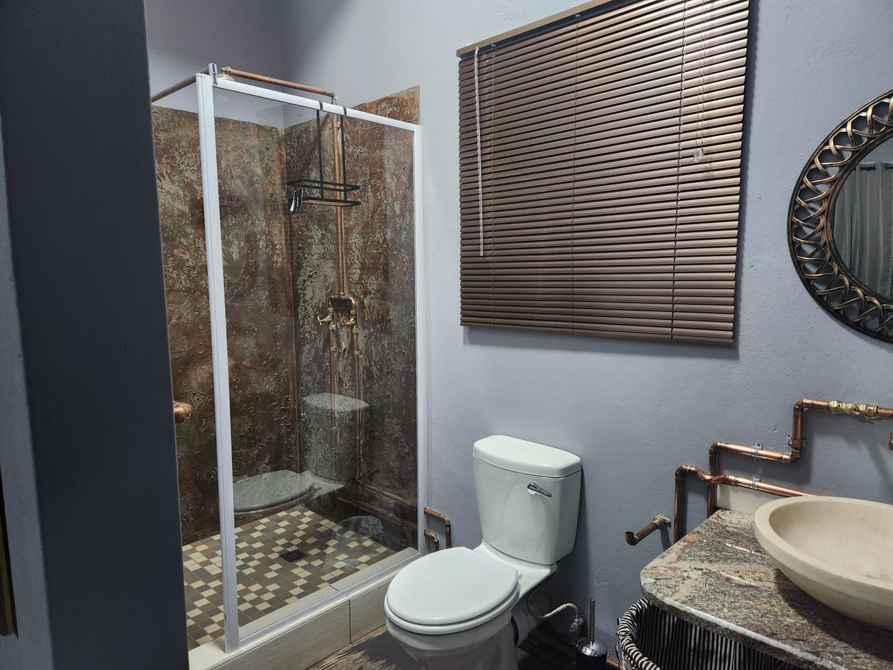 Basic King Room - Photo 16