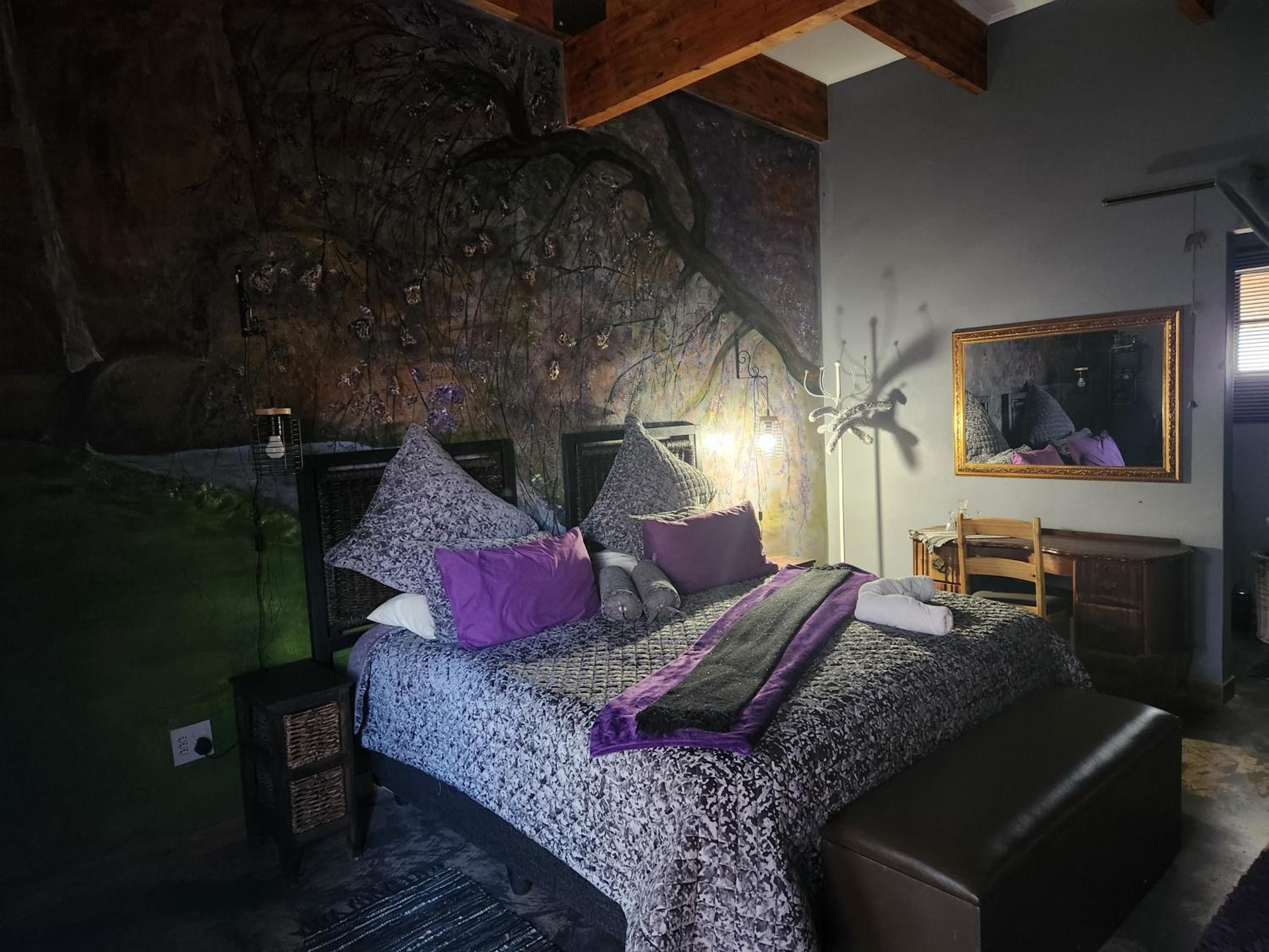 Basic King Room - Photo 17