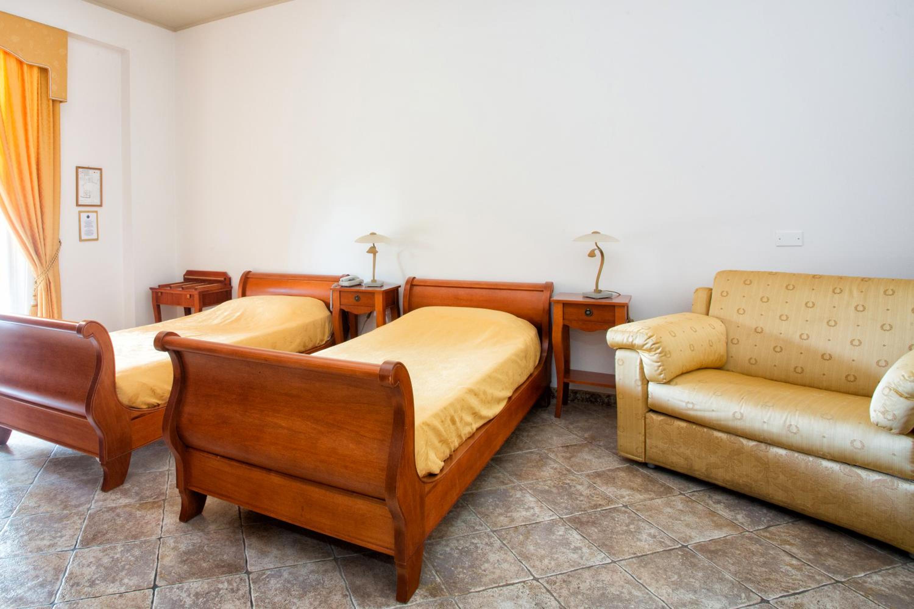 Standard Quadruple Room - Photo 1