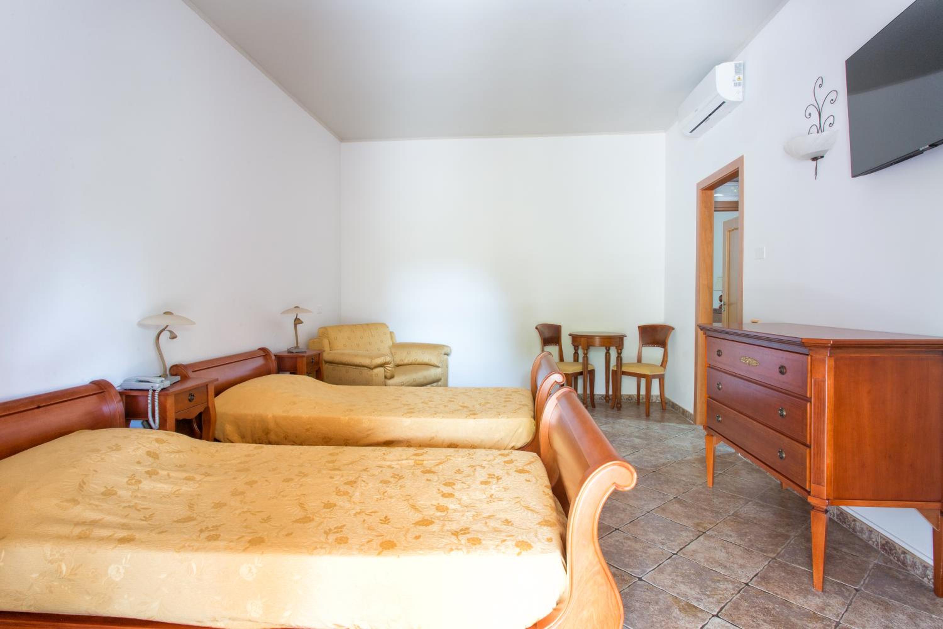 Standard Quadruple Room - Photo 2