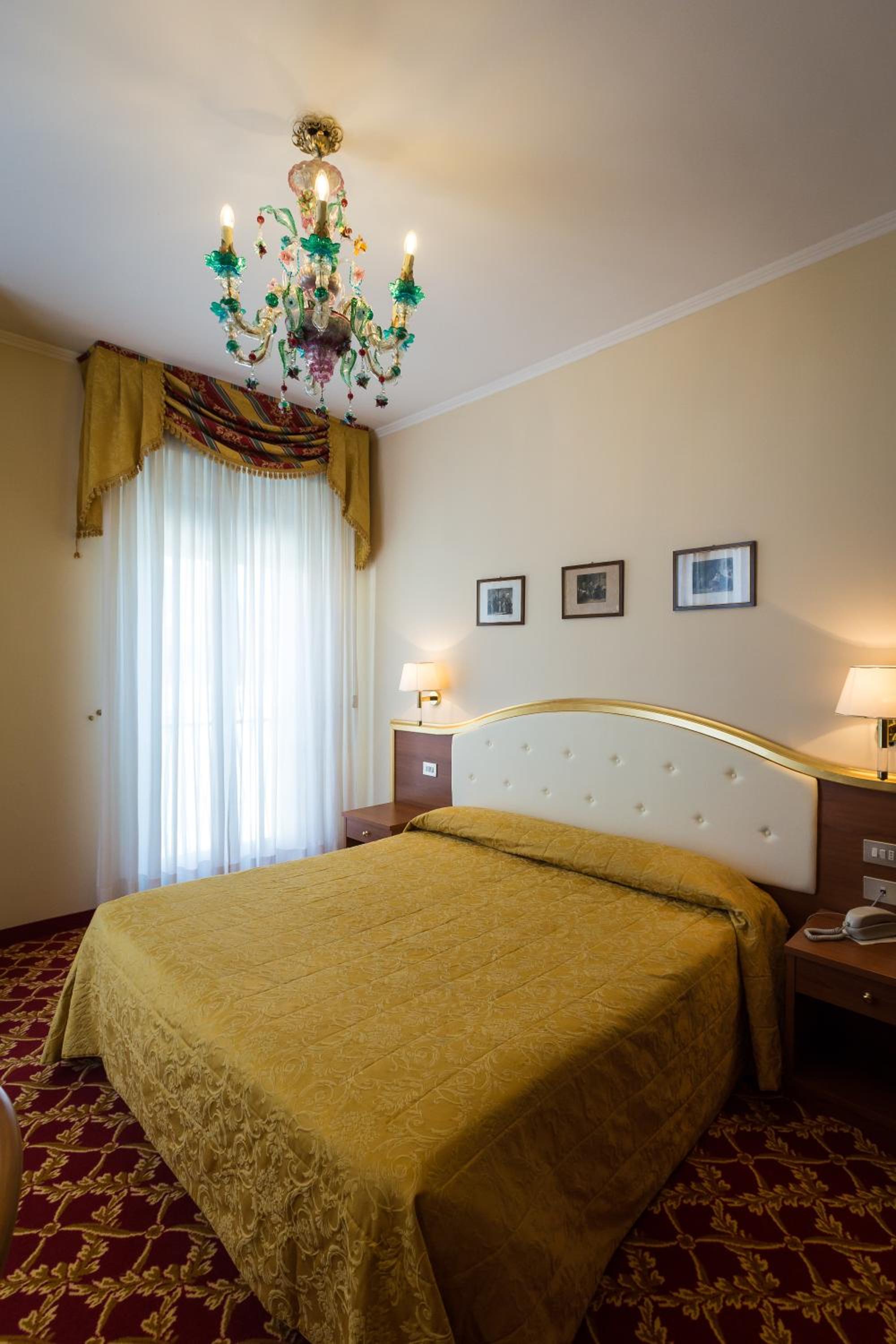 Standard Double or Twin Room - Photo 4