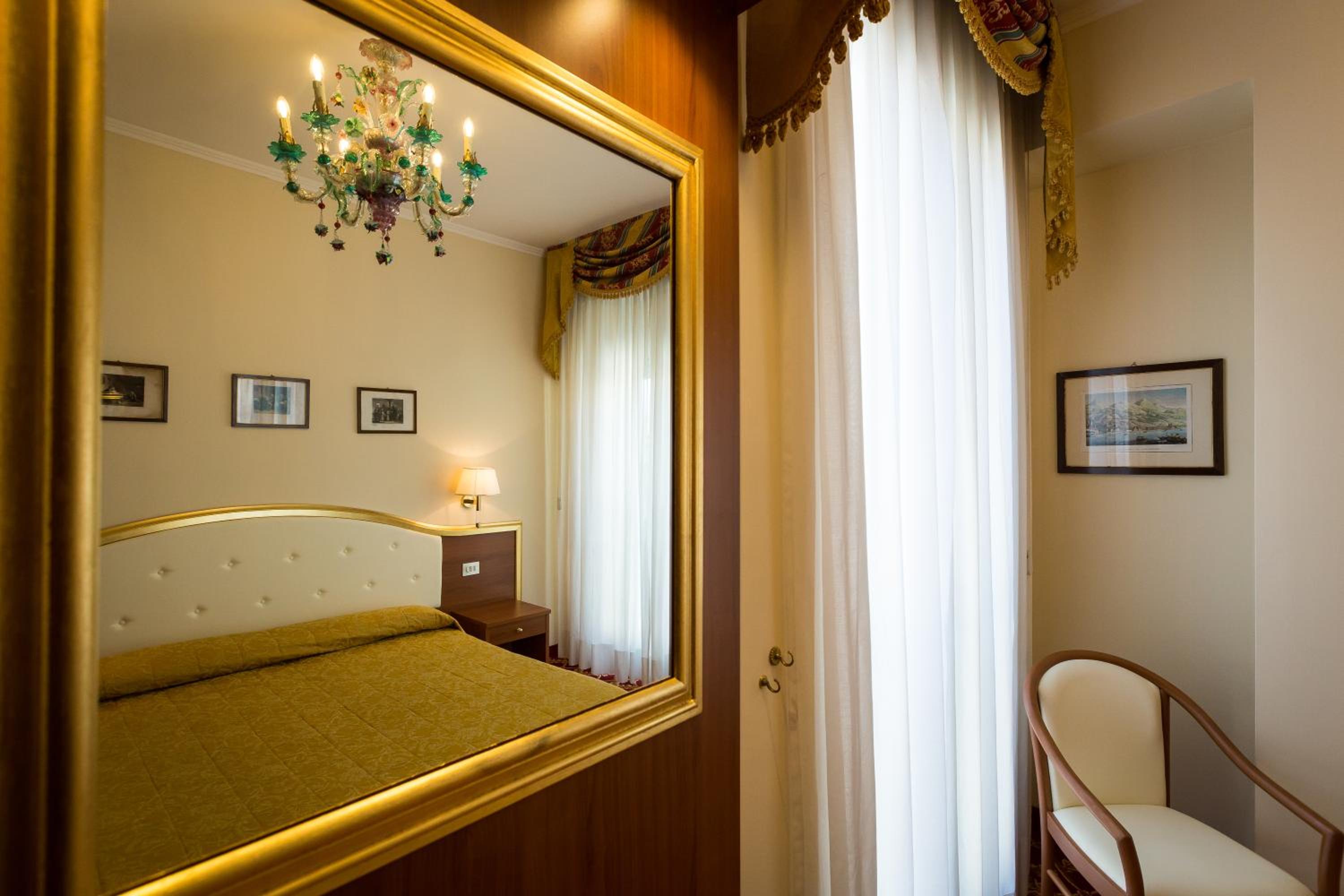 Standard Double or Twin Room - Photo 5
