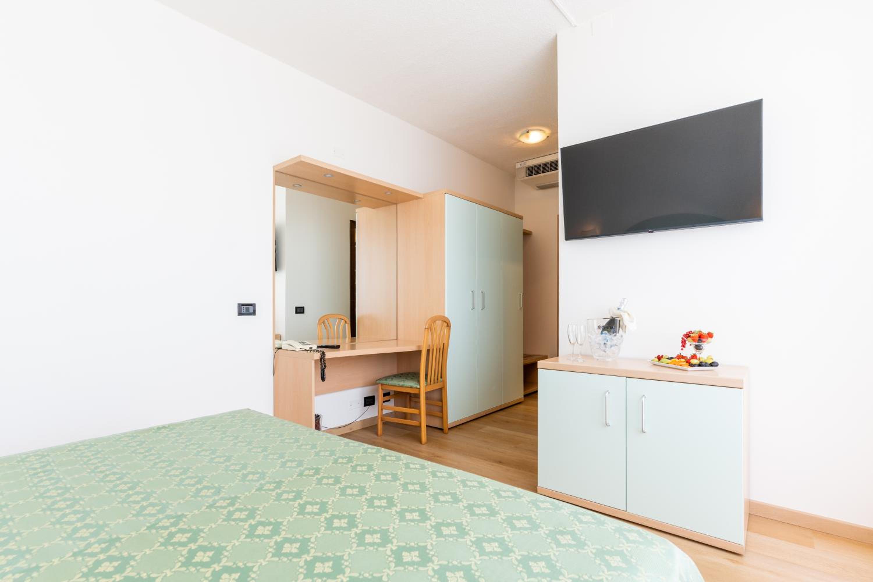 Double Room - Photo 3