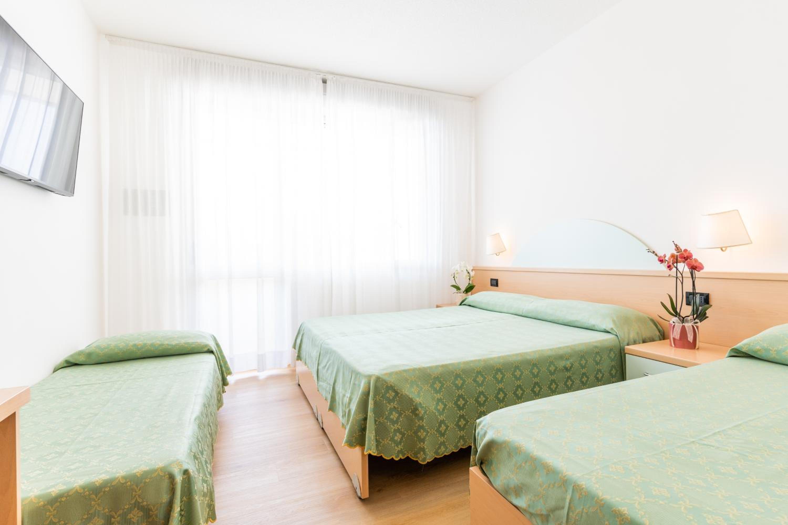 Quadruple Room - Photo 1
