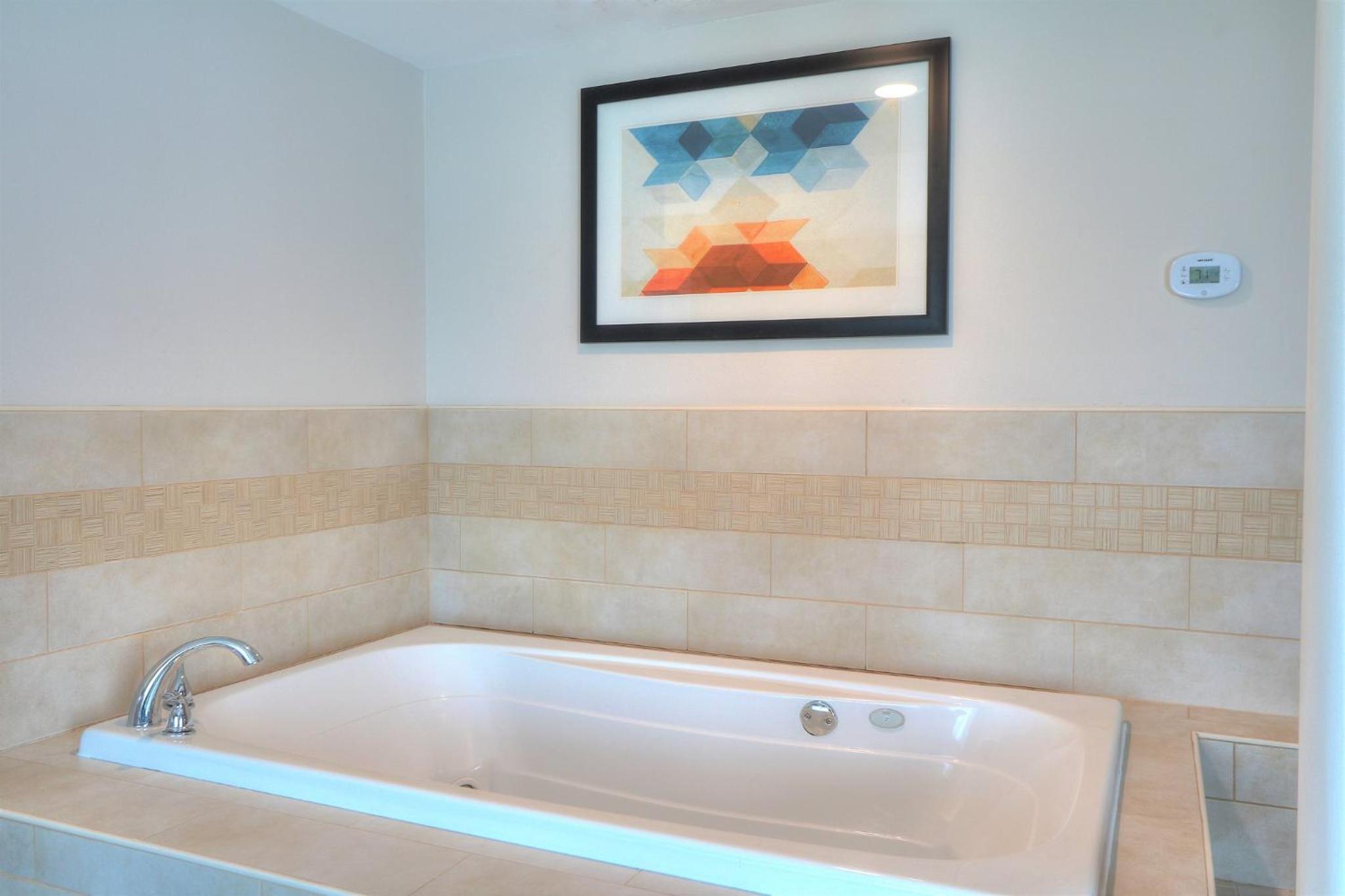 King Room with Jetted Tub - Photo 5