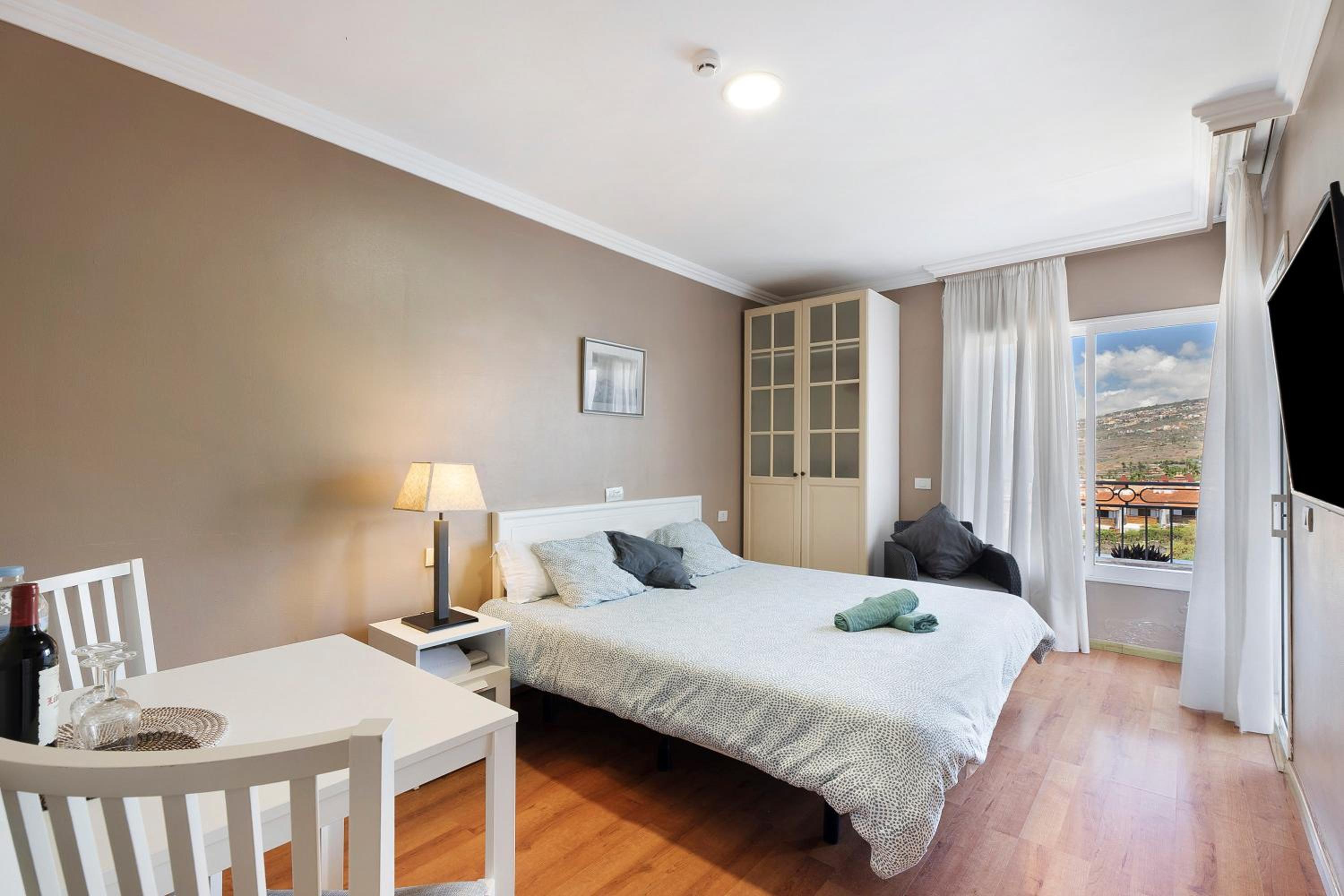 Superior One-Bedroom Apartment With Balcony