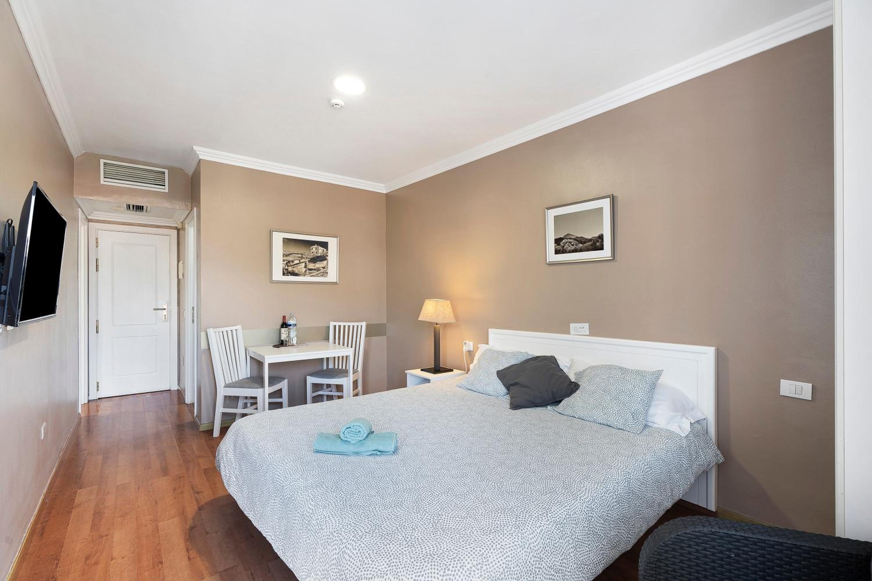 Superior One-Bedroom Apartment with Balcony