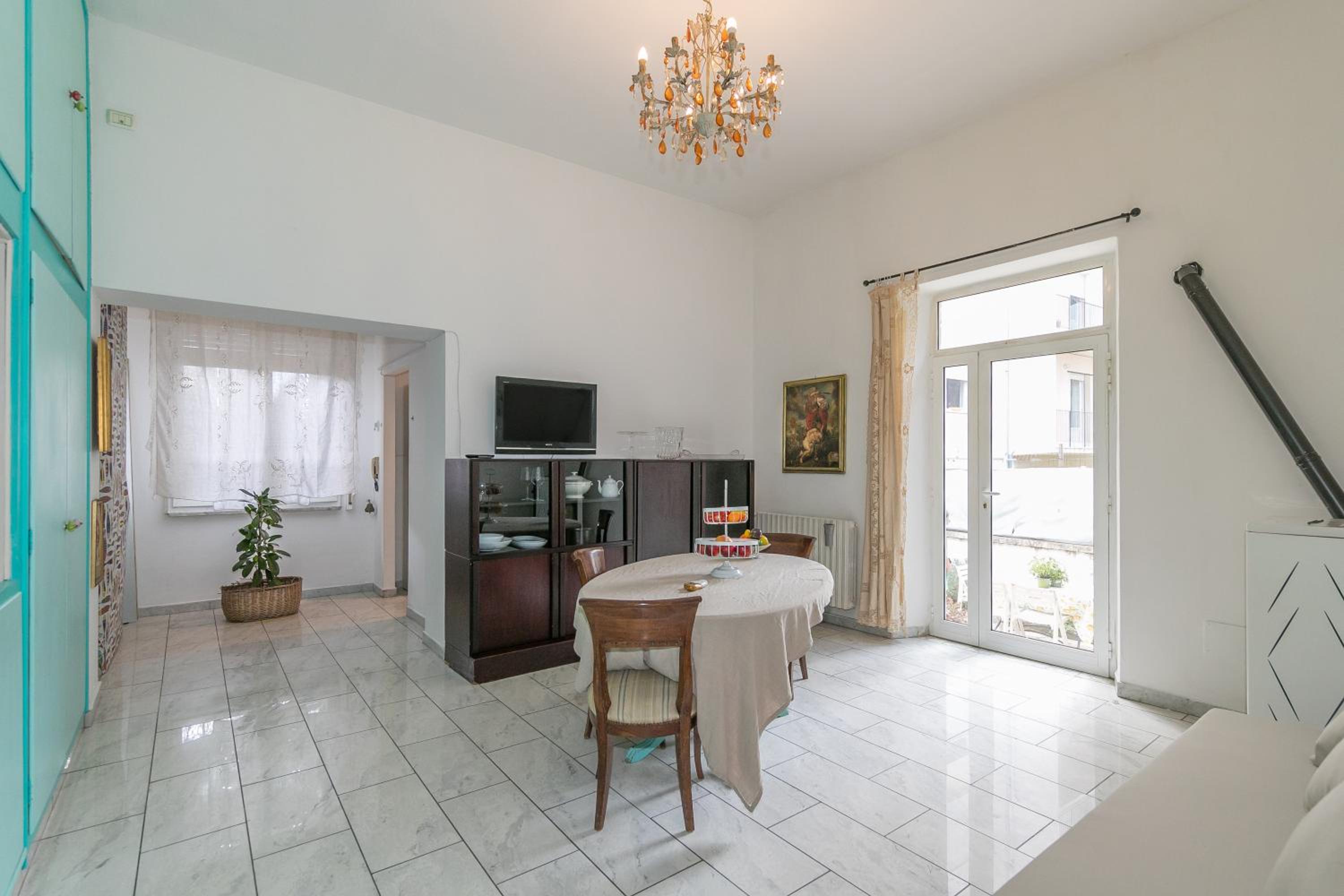 Superior One-Bedroom Apartment