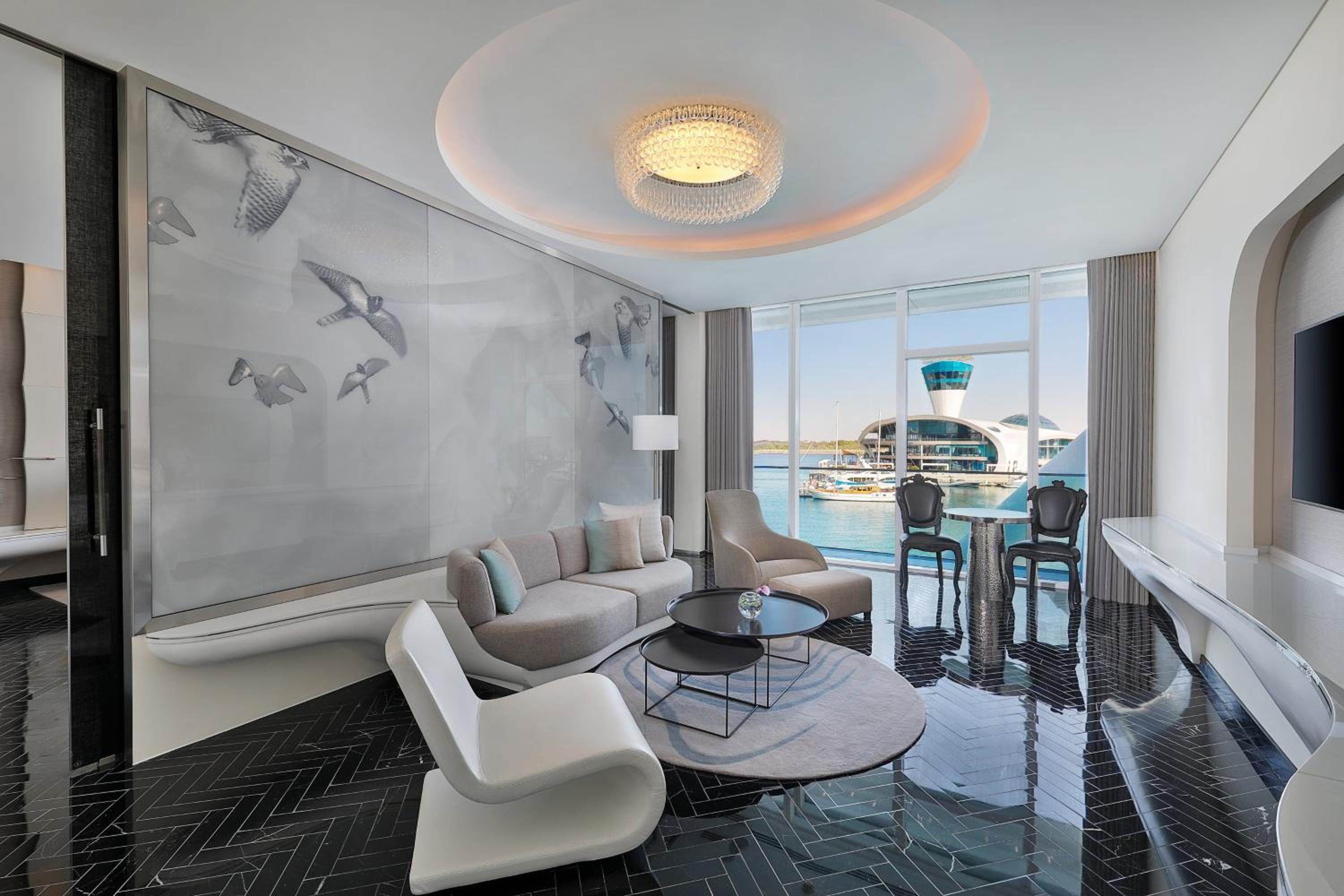 Superior Suite, 1 Bedroom Suite, 1 King, Balcony with Complimentary Yas Beach Access — photo 6