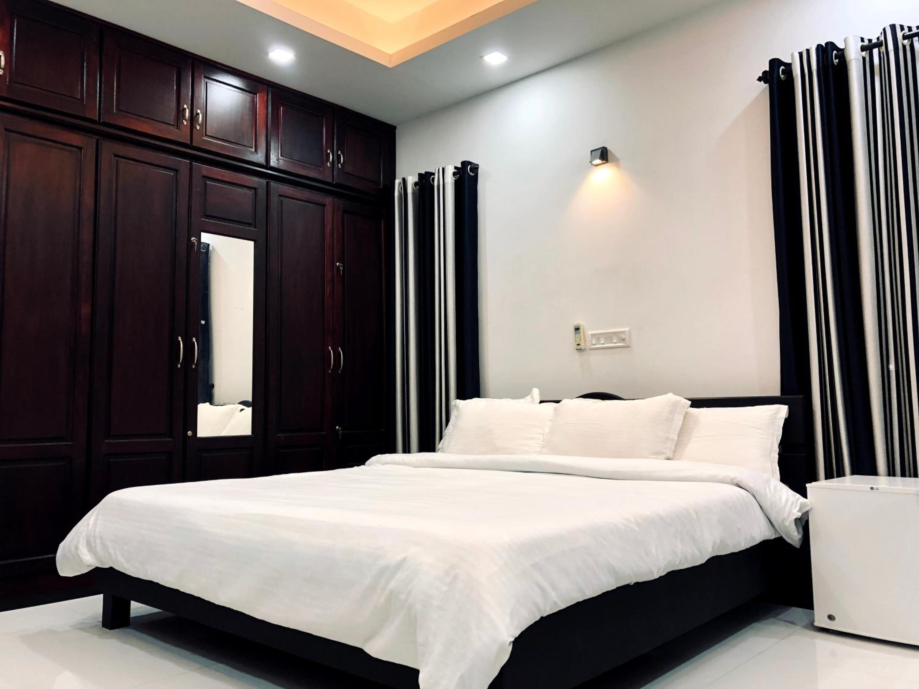One-Bedroom Apartment - Photo 1