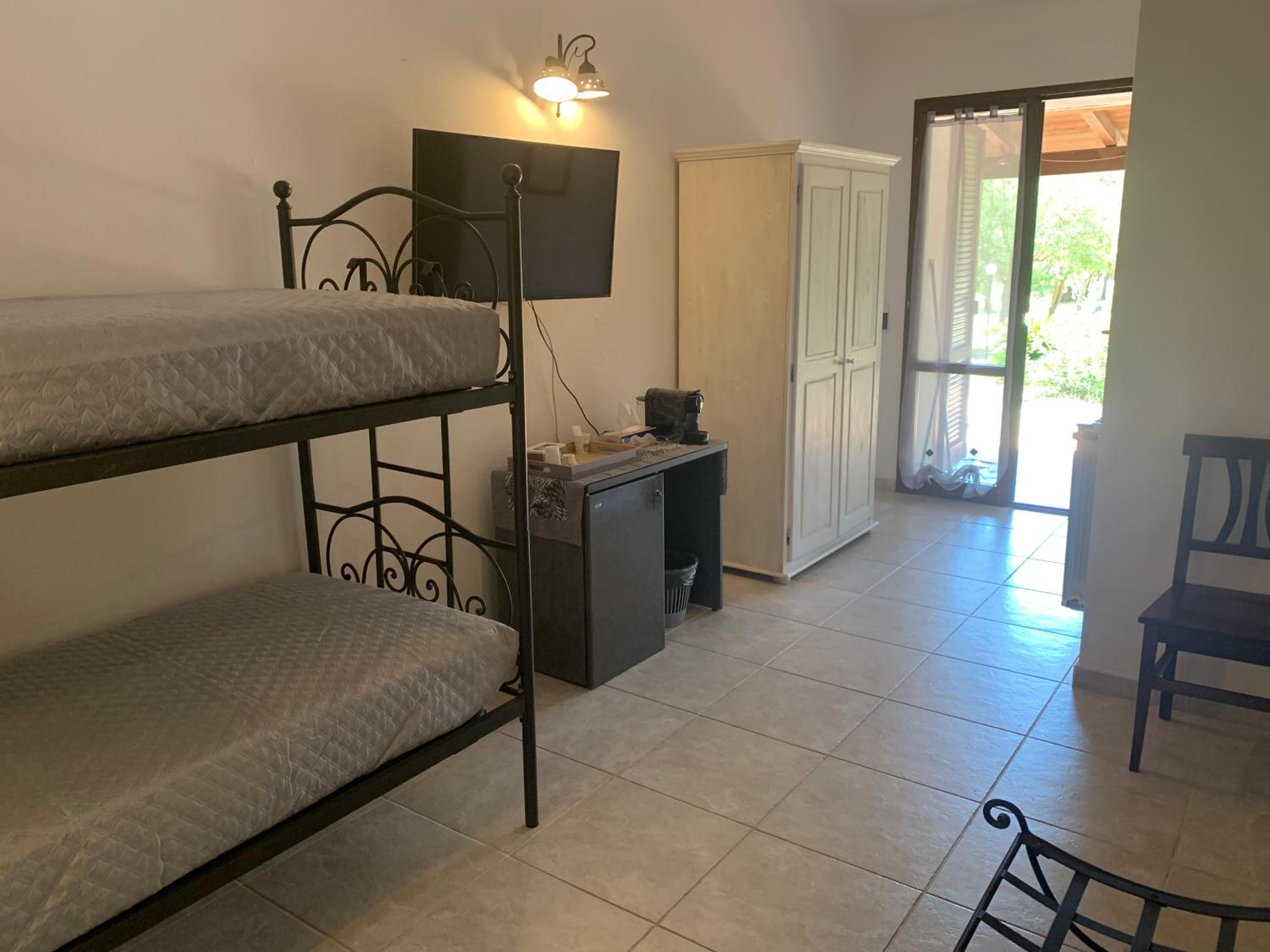 Deluxe Double Room (2 Adults + 1 Child) photo 1
