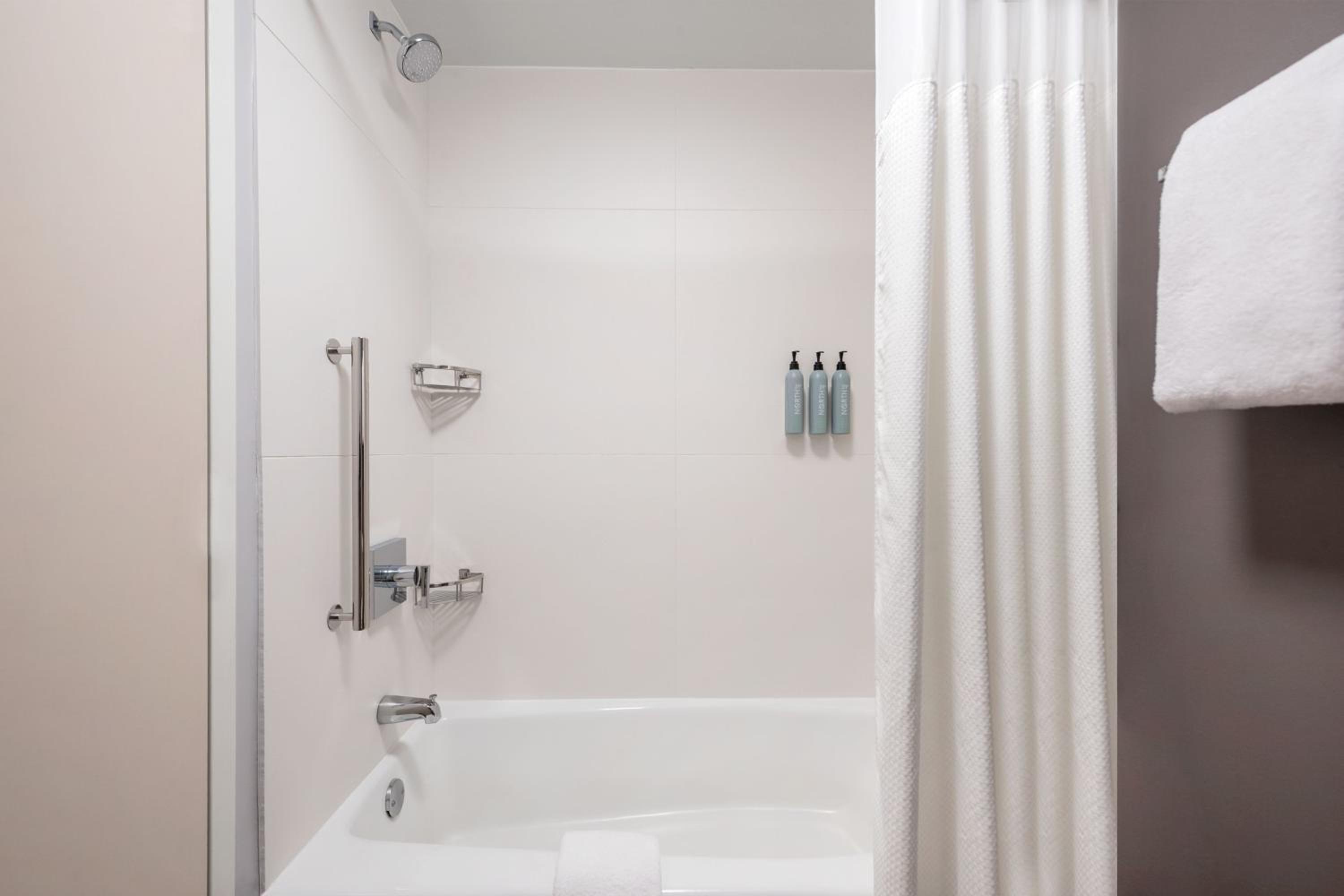 Guest room, 2 Queen - Photo 6