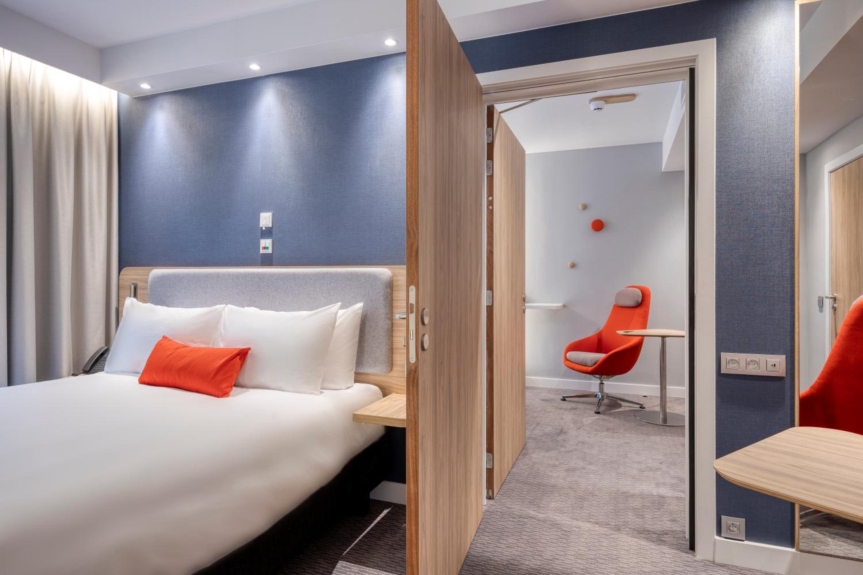 Standard Queen Room - Accessible with Free Breakfast