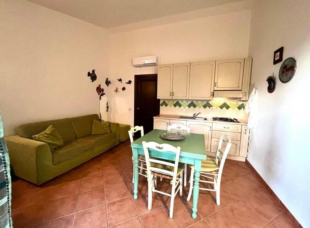 One-Bedroom Apartment photo 2