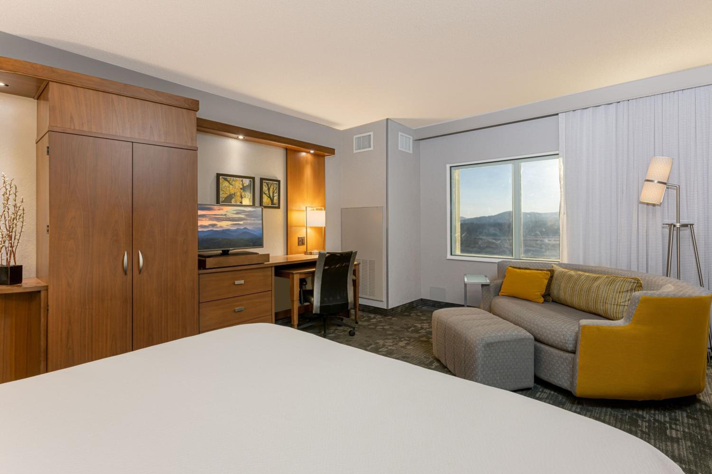 King Room with Sofa Bed and Adapted Tub - Mobility and Hearing Accessible photo 2
