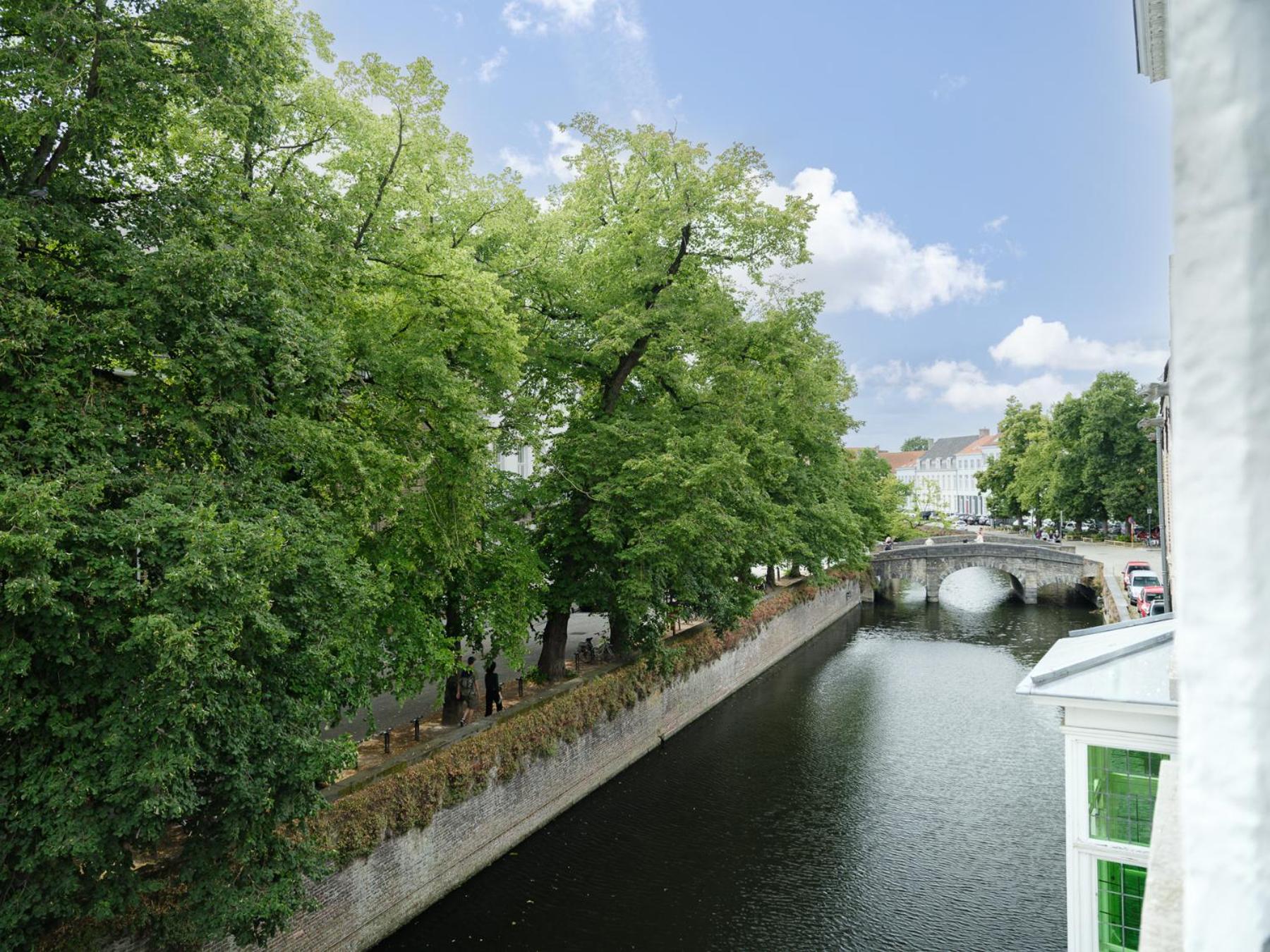 Standard Room with Canal View - Photo 8
