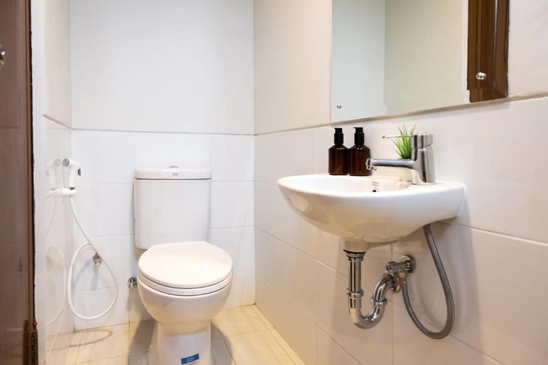 Single Room with Private Bathroom photo 3