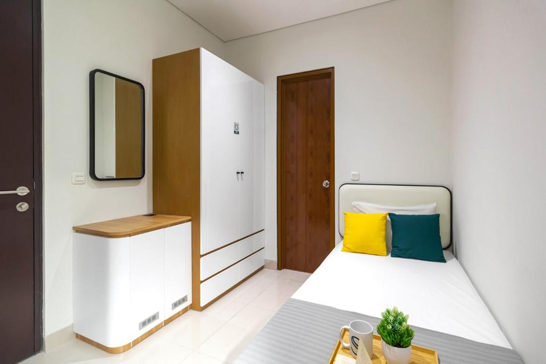 Single Room with Private Bathroom photo 1