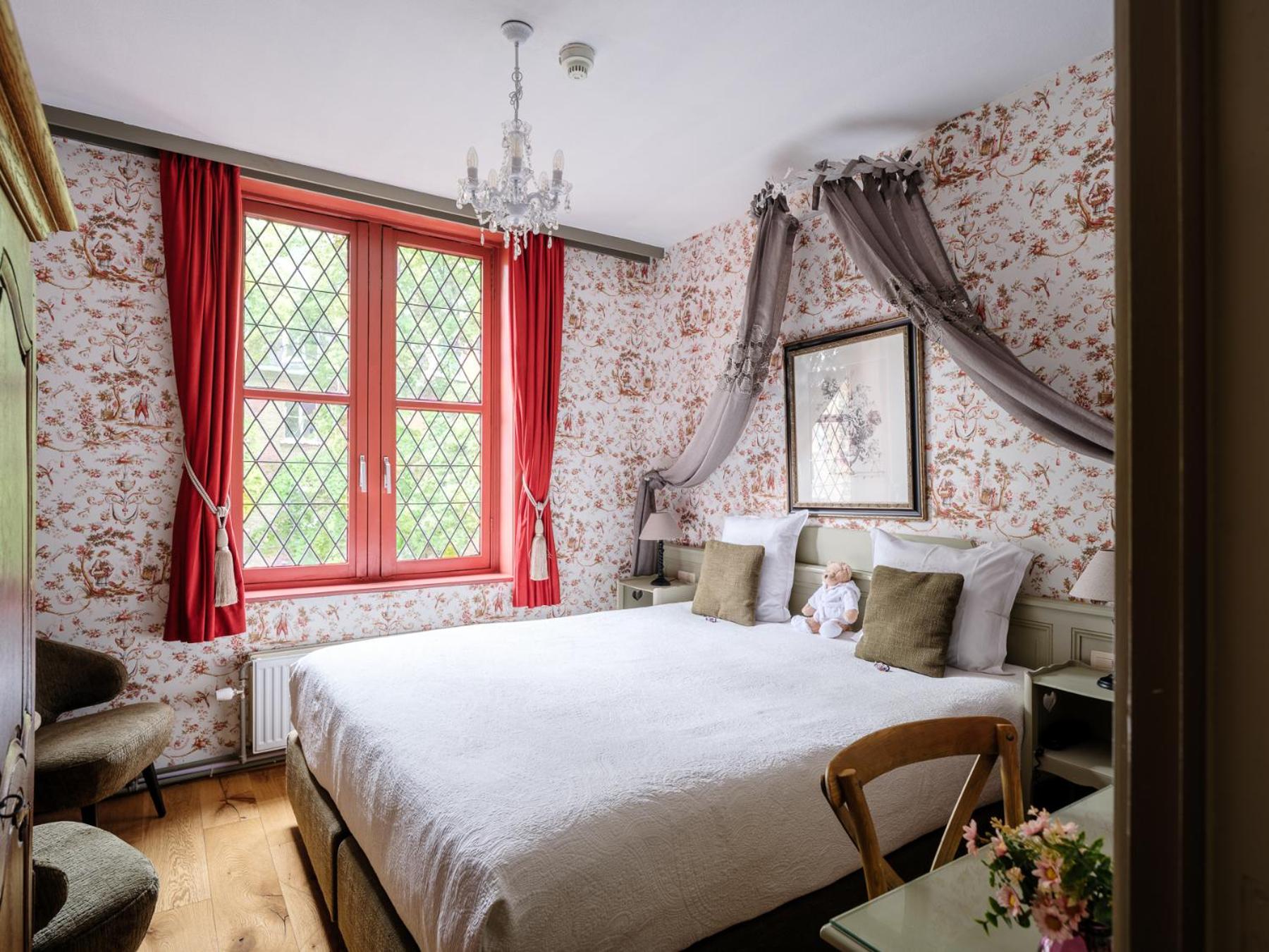Standard Room with Canal View - Photo 3
