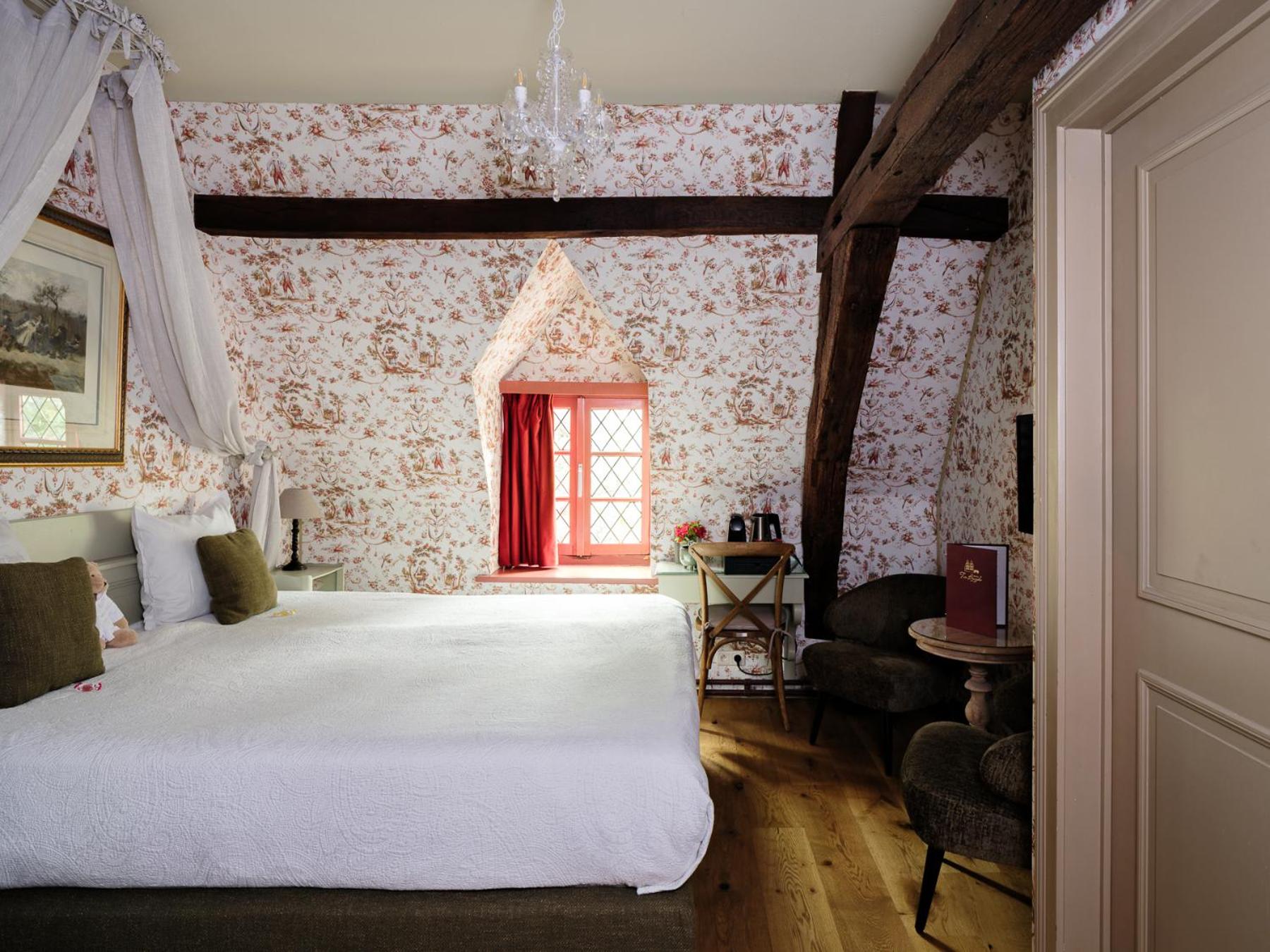 Standard Room with Canal View - Photo 7