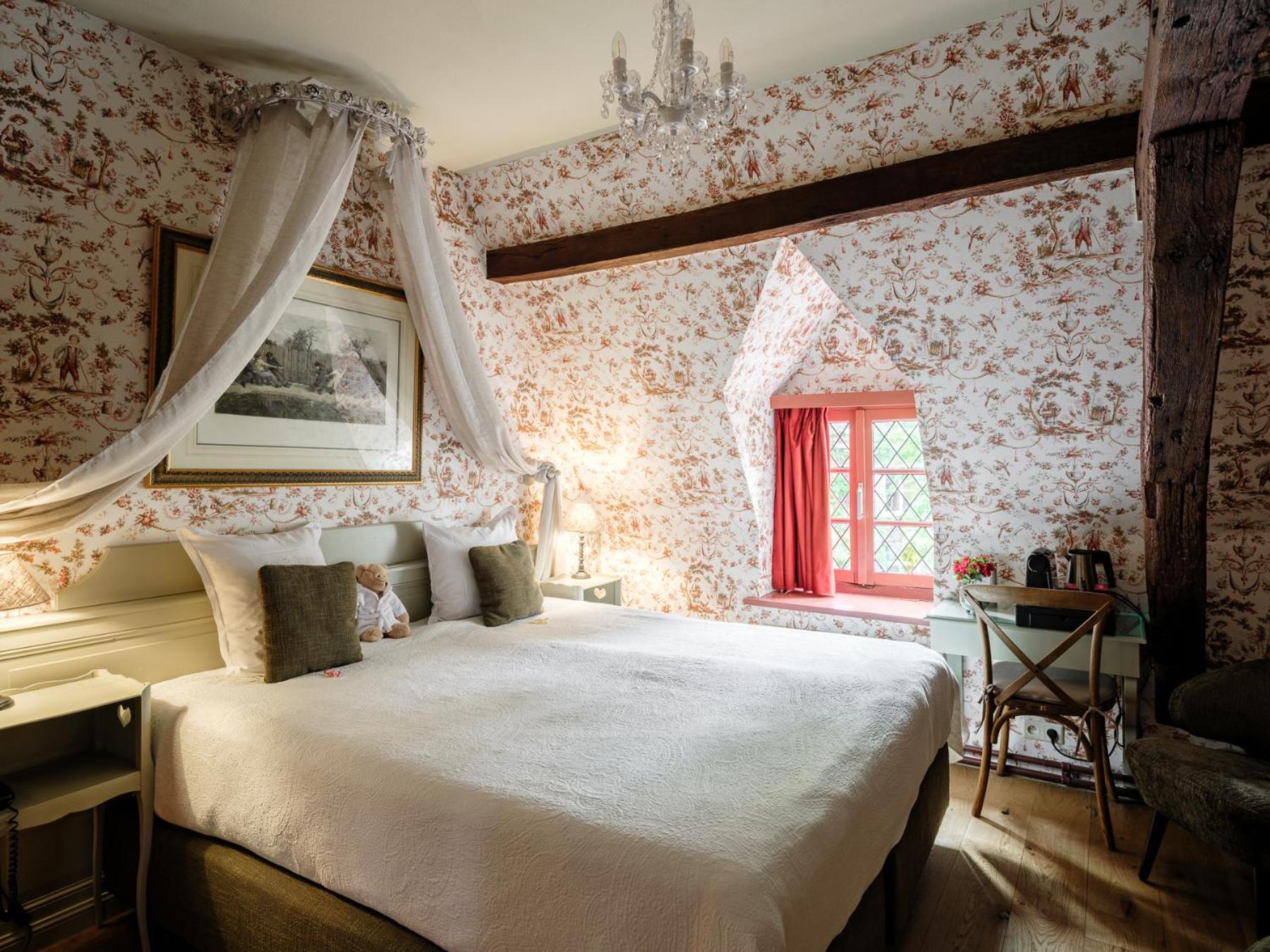Standard Room with Canal View - Photo 1