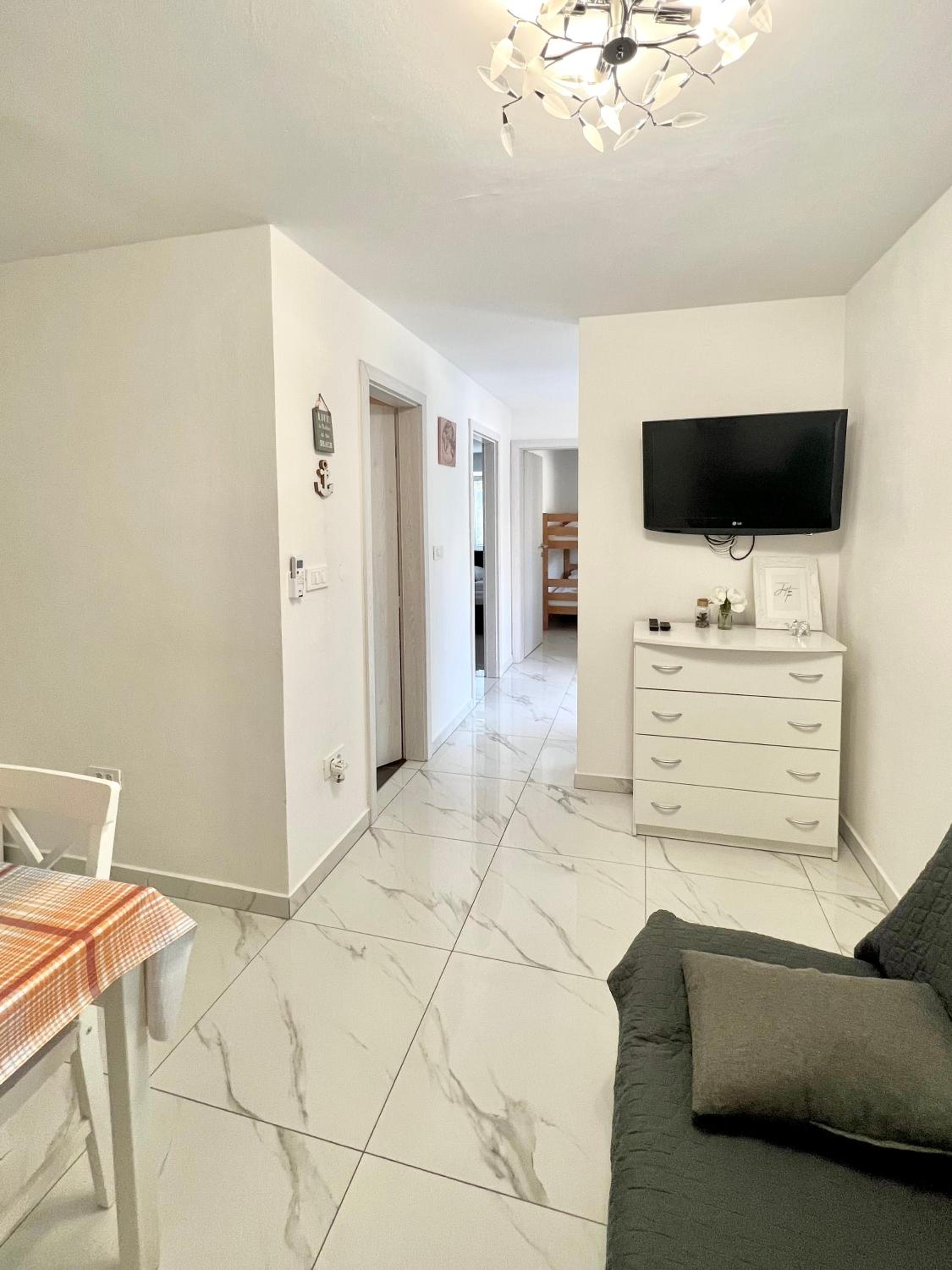 Apartment with Terrace - Photo 9