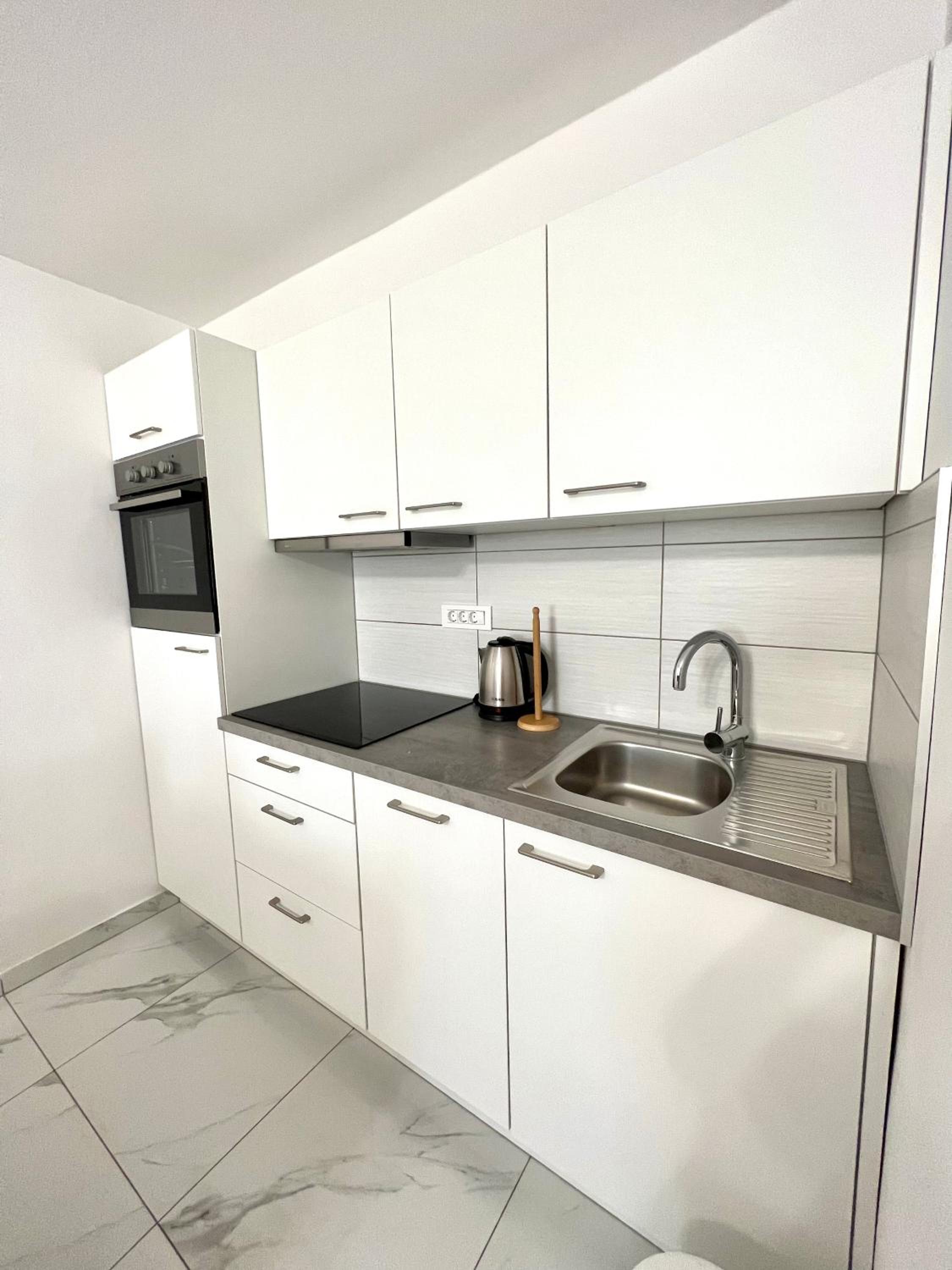Apartment with Terrace - Photo 7