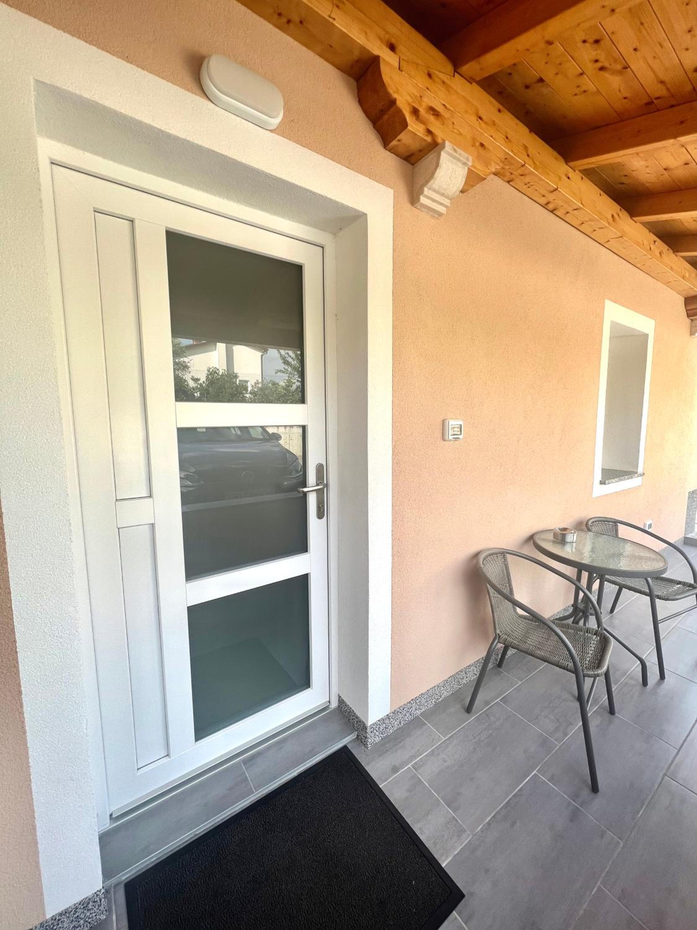 Apartment with Terrace - Photo 3
