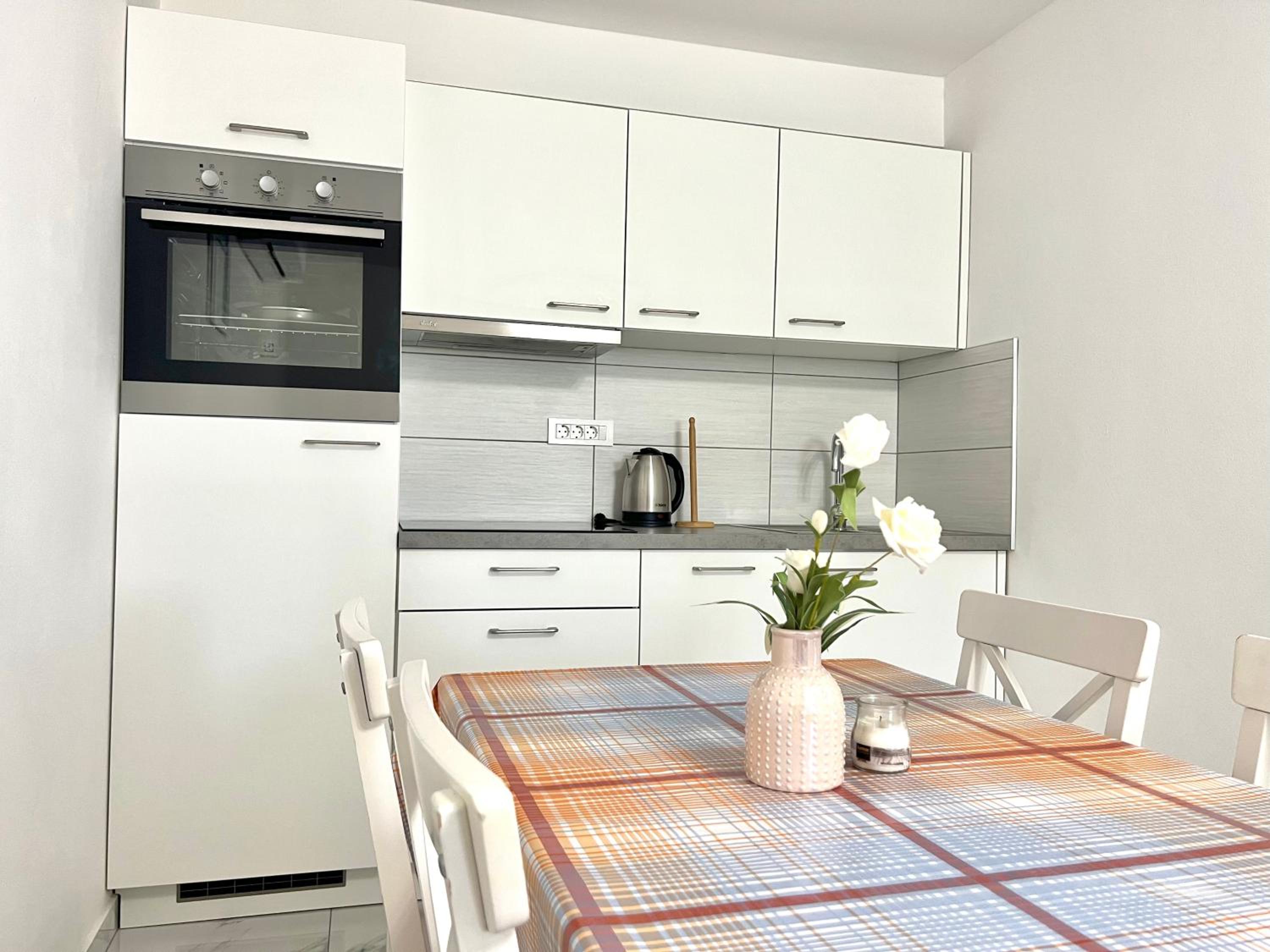 Apartment with Terrace - Photo 6