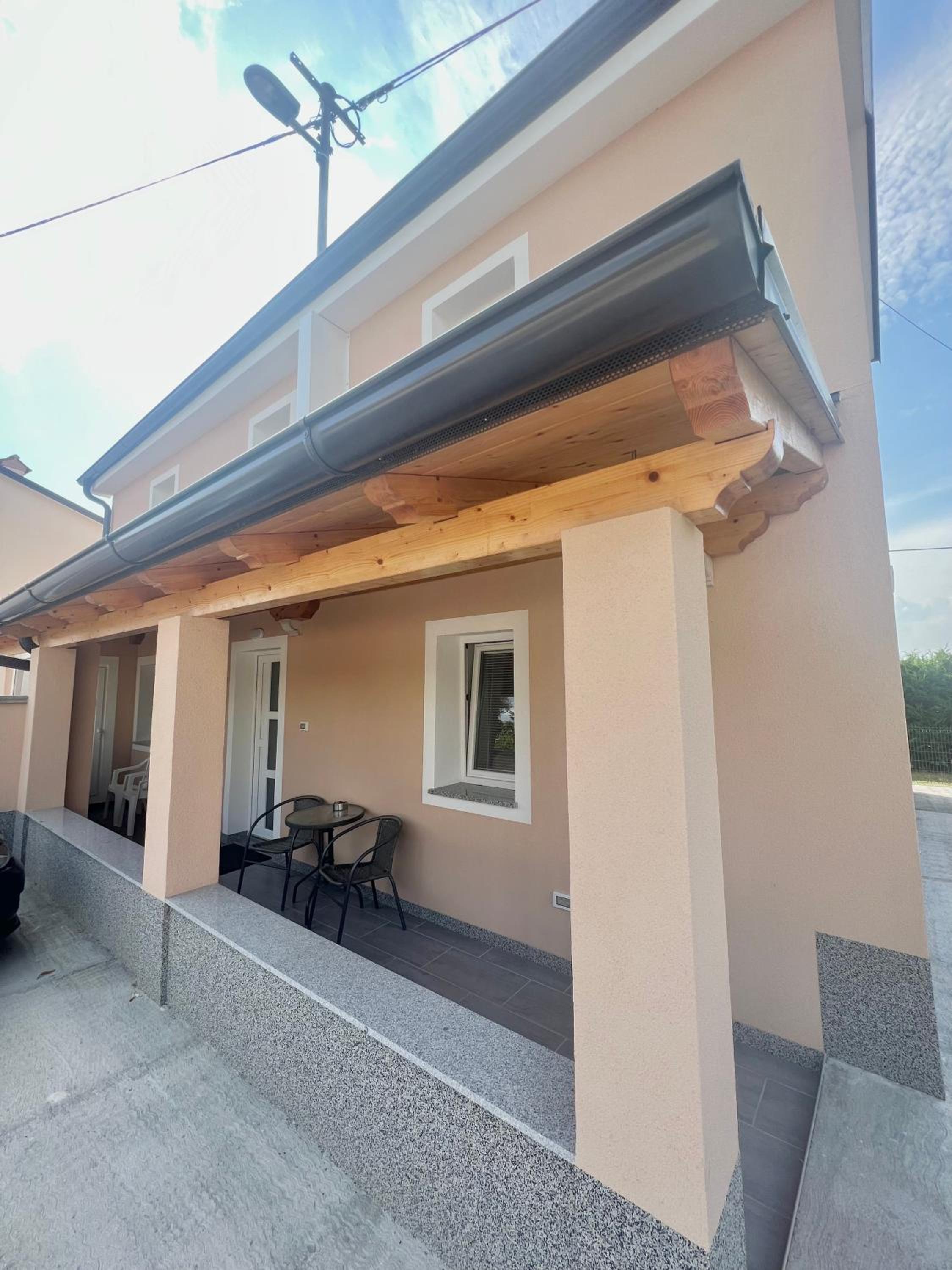 Apartment with Terrace - Photo 2