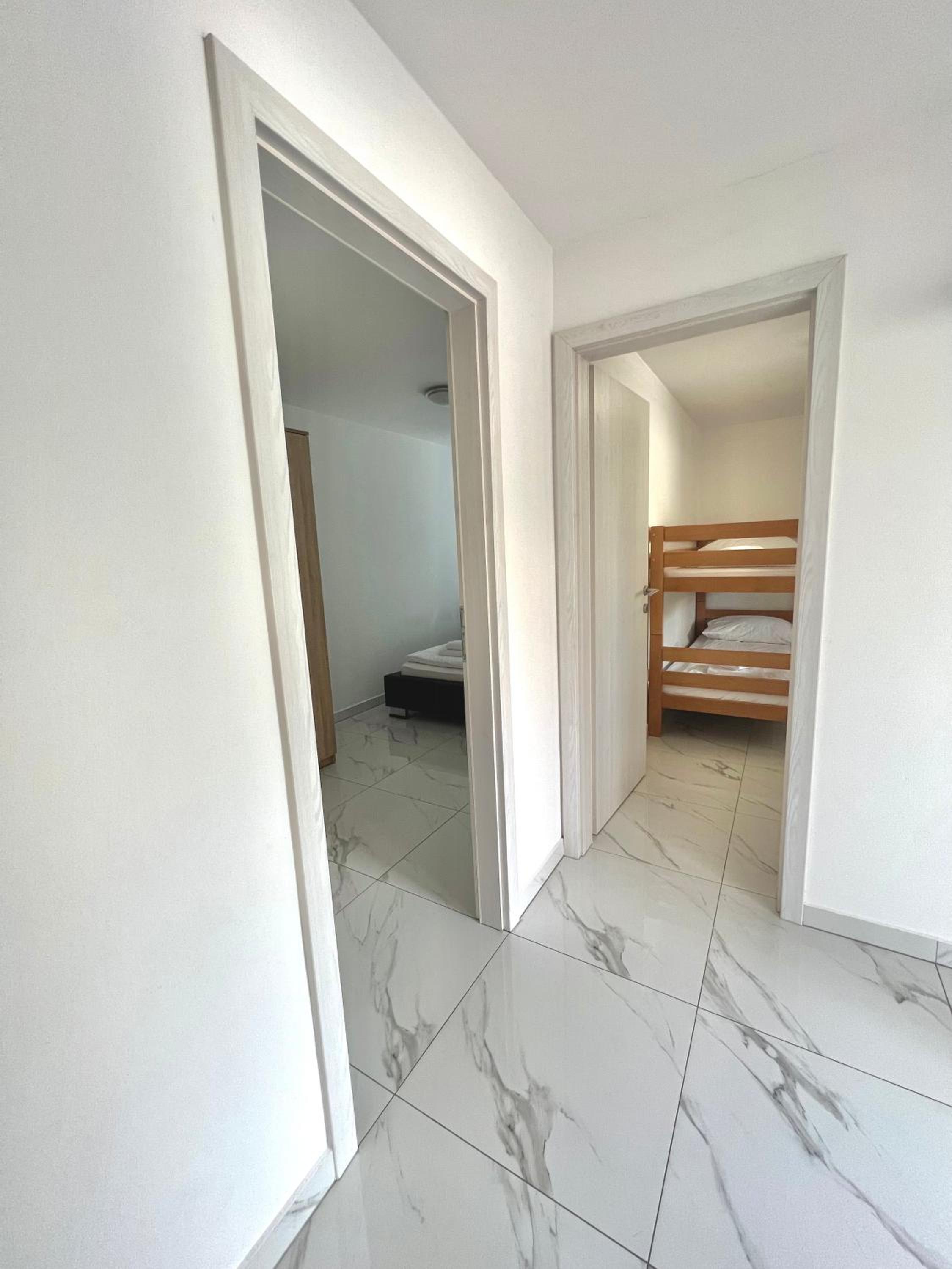 Apartment with Terrace - Photo 10