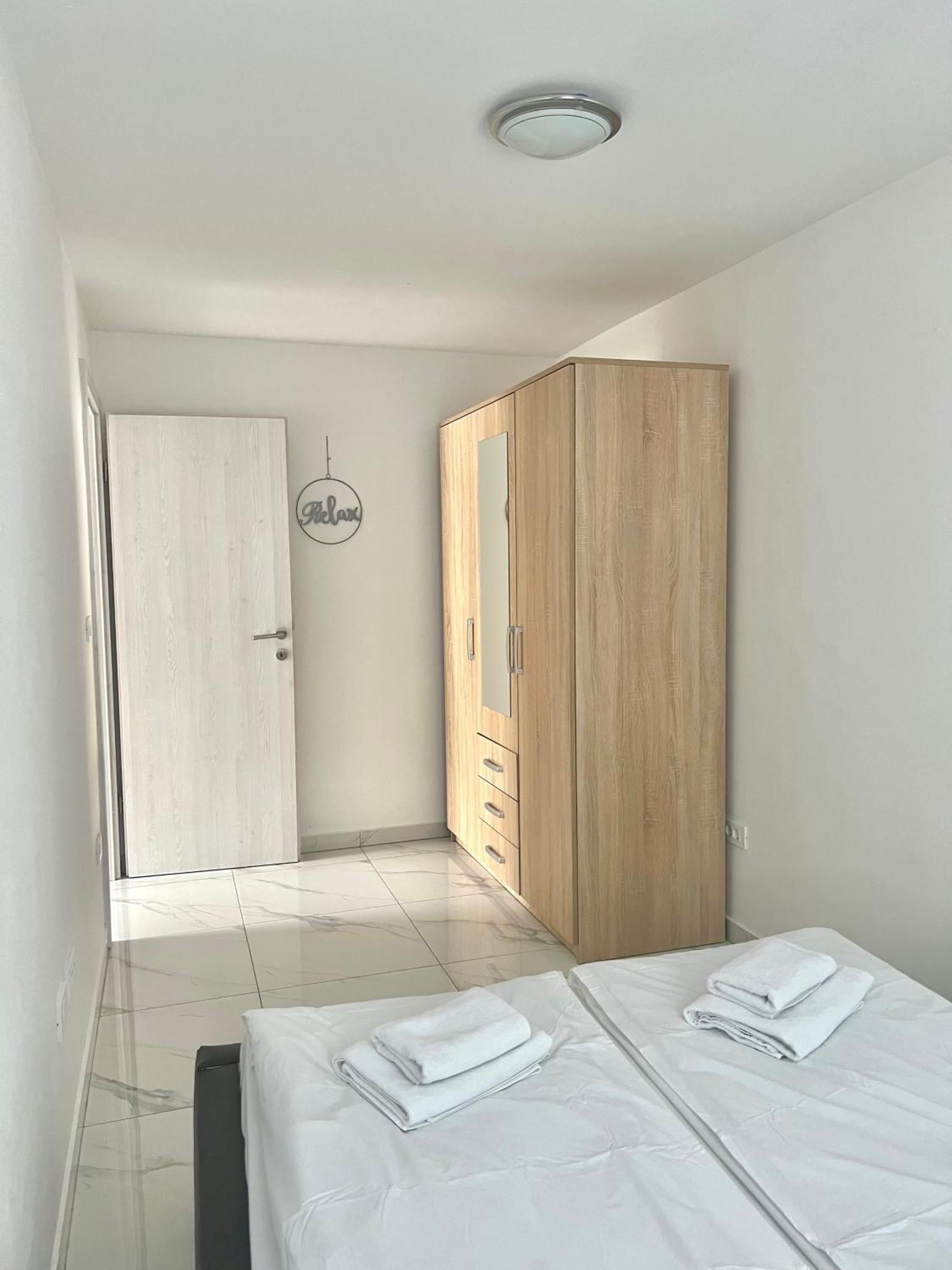 Apartment with Terrace - Photo 13