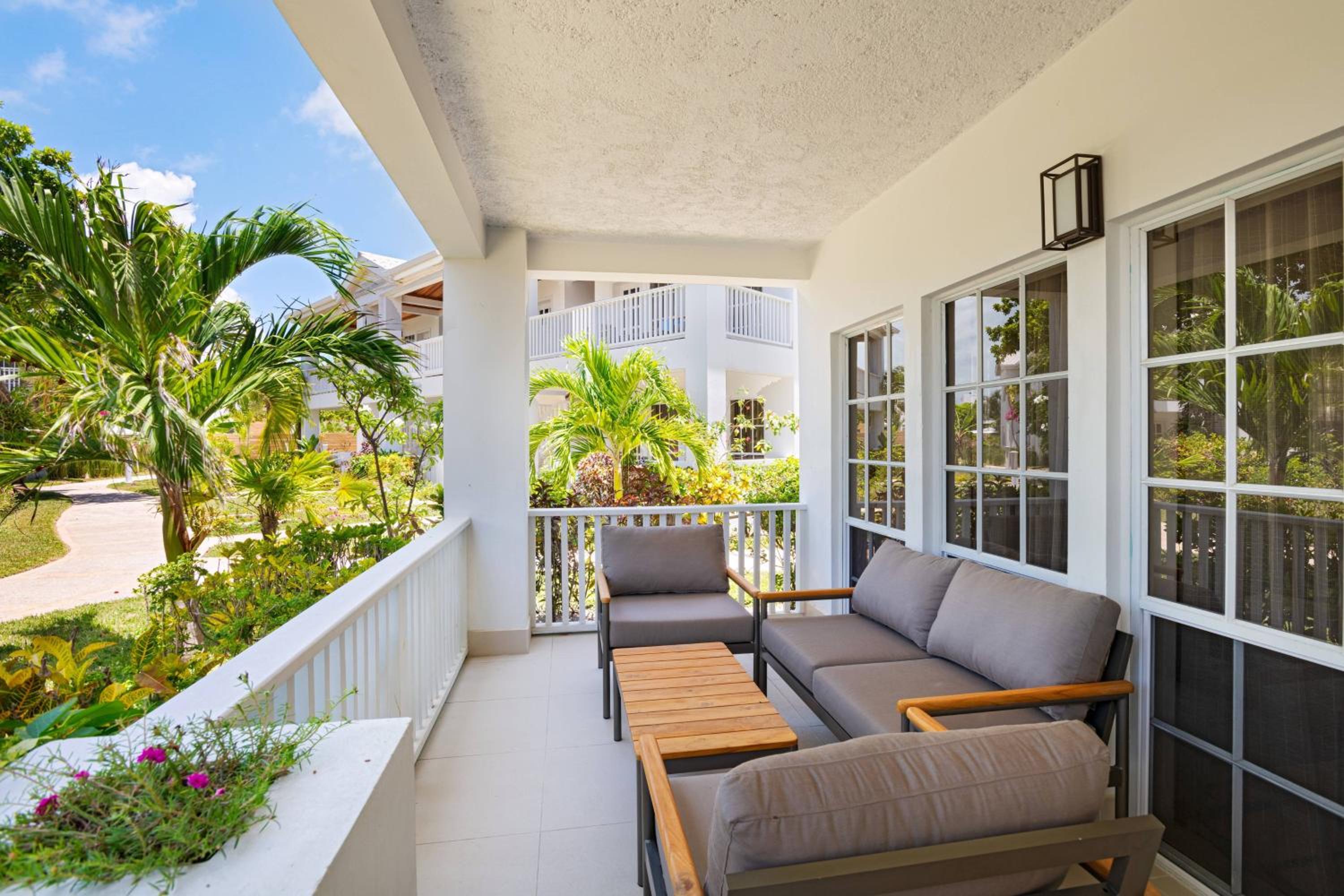 Garden View Reef House, 2 Bedroom Suite, 1 King, 1 Queen, Balcony - Photo 4