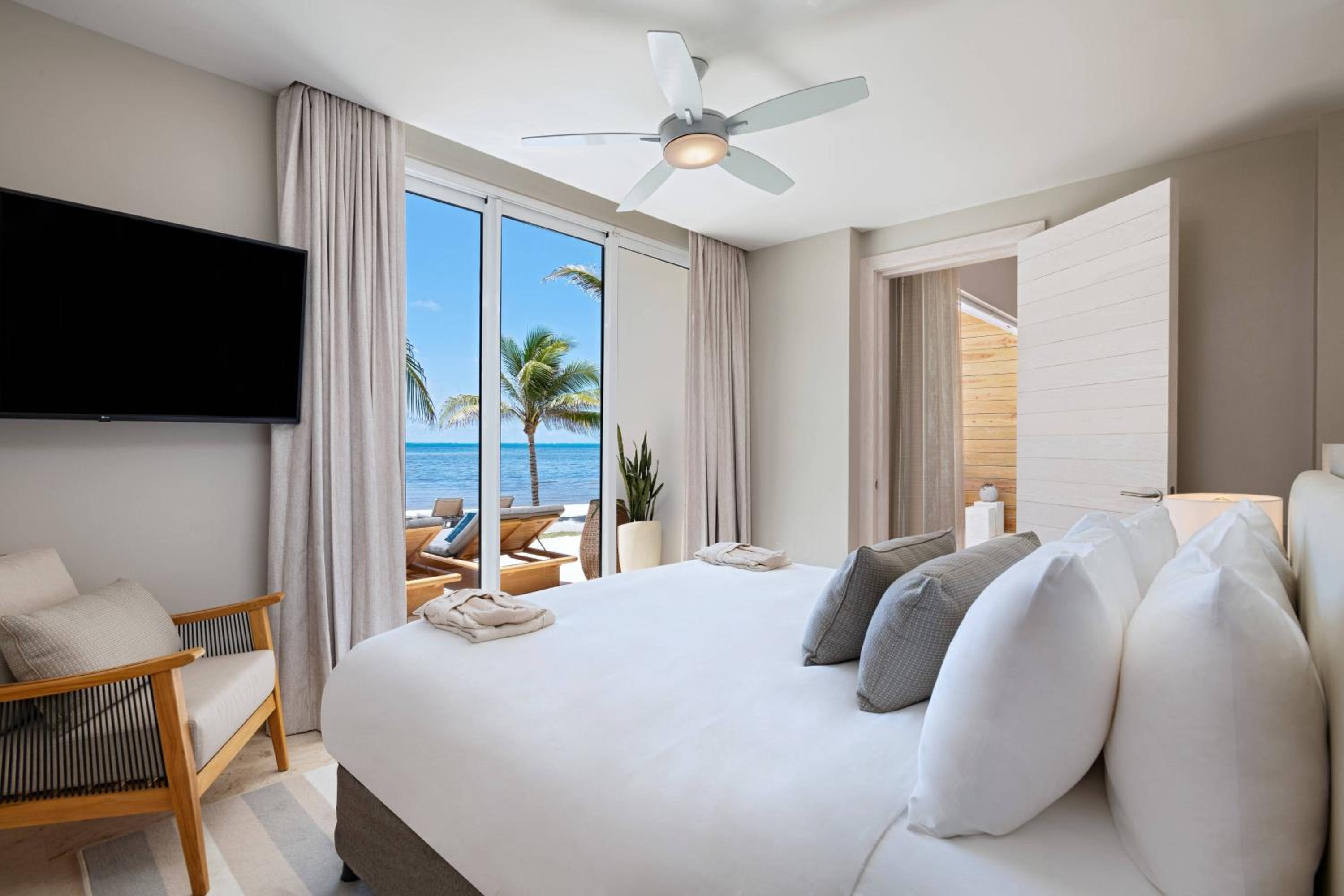 Oceanfront 3 Bedroom Villa with Private Plunge Pool - Photo 10