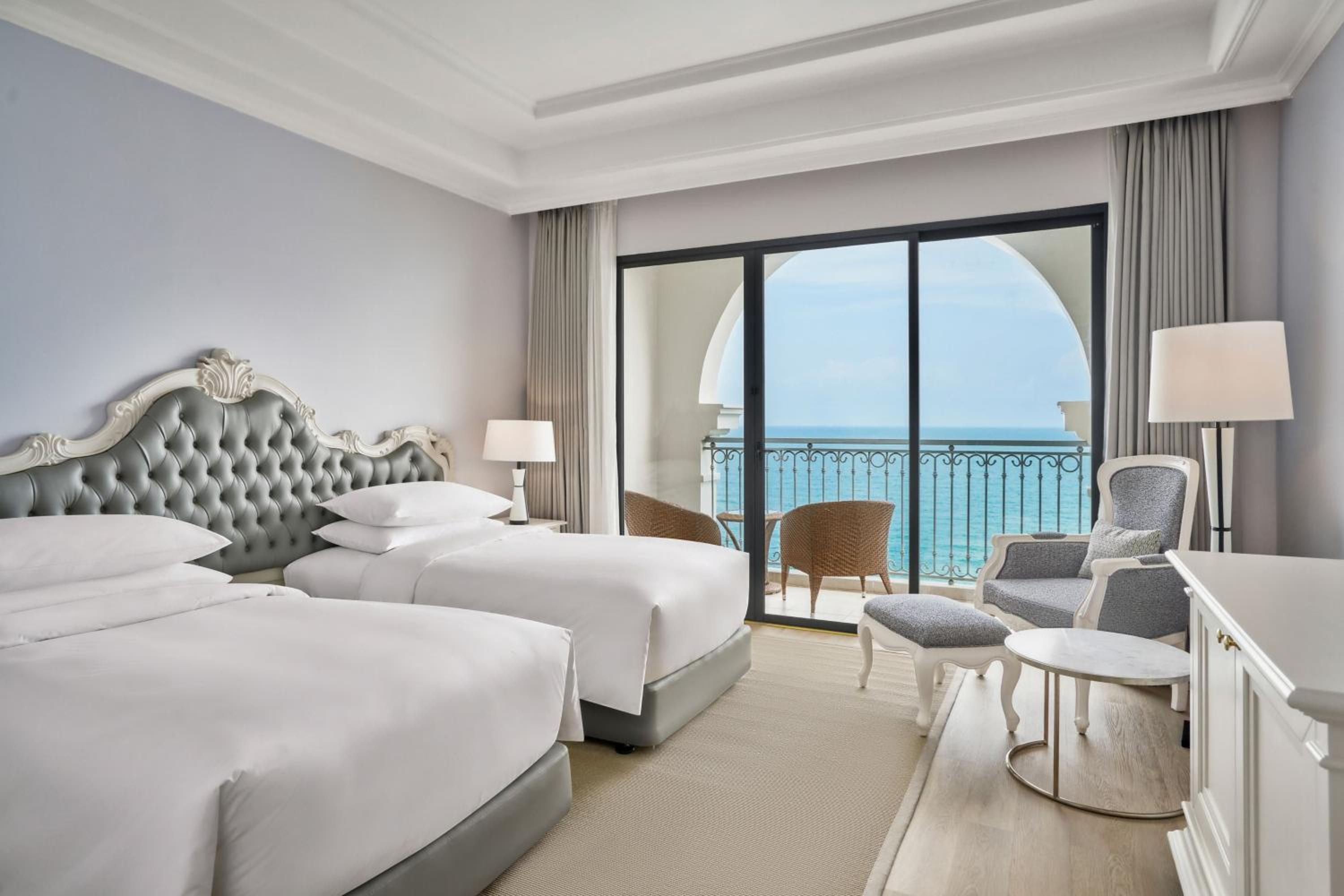 Deluxe Twin Room with Ocean View and Balcony