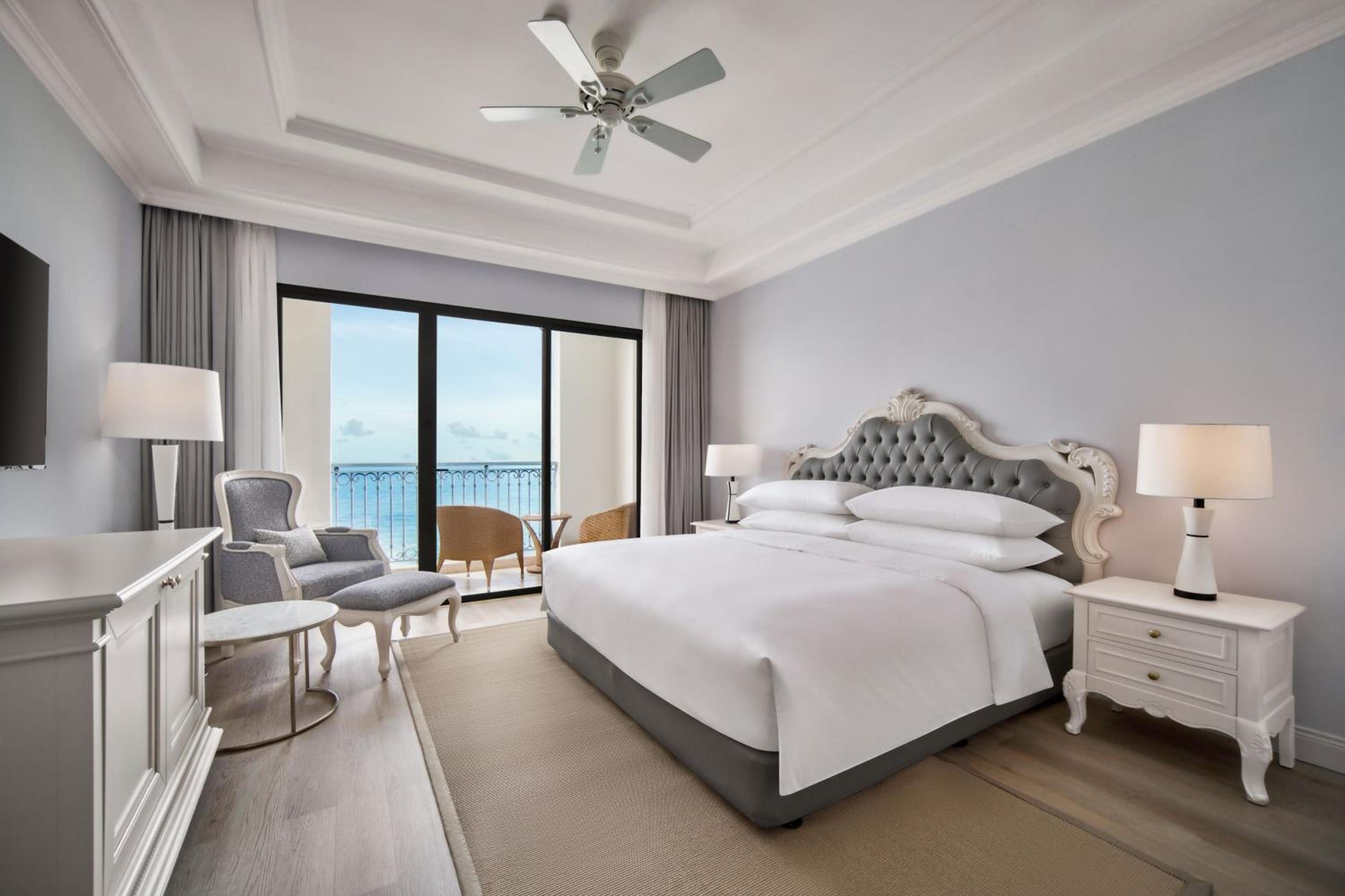 Deluxe King Room with Balcony and Ocean View