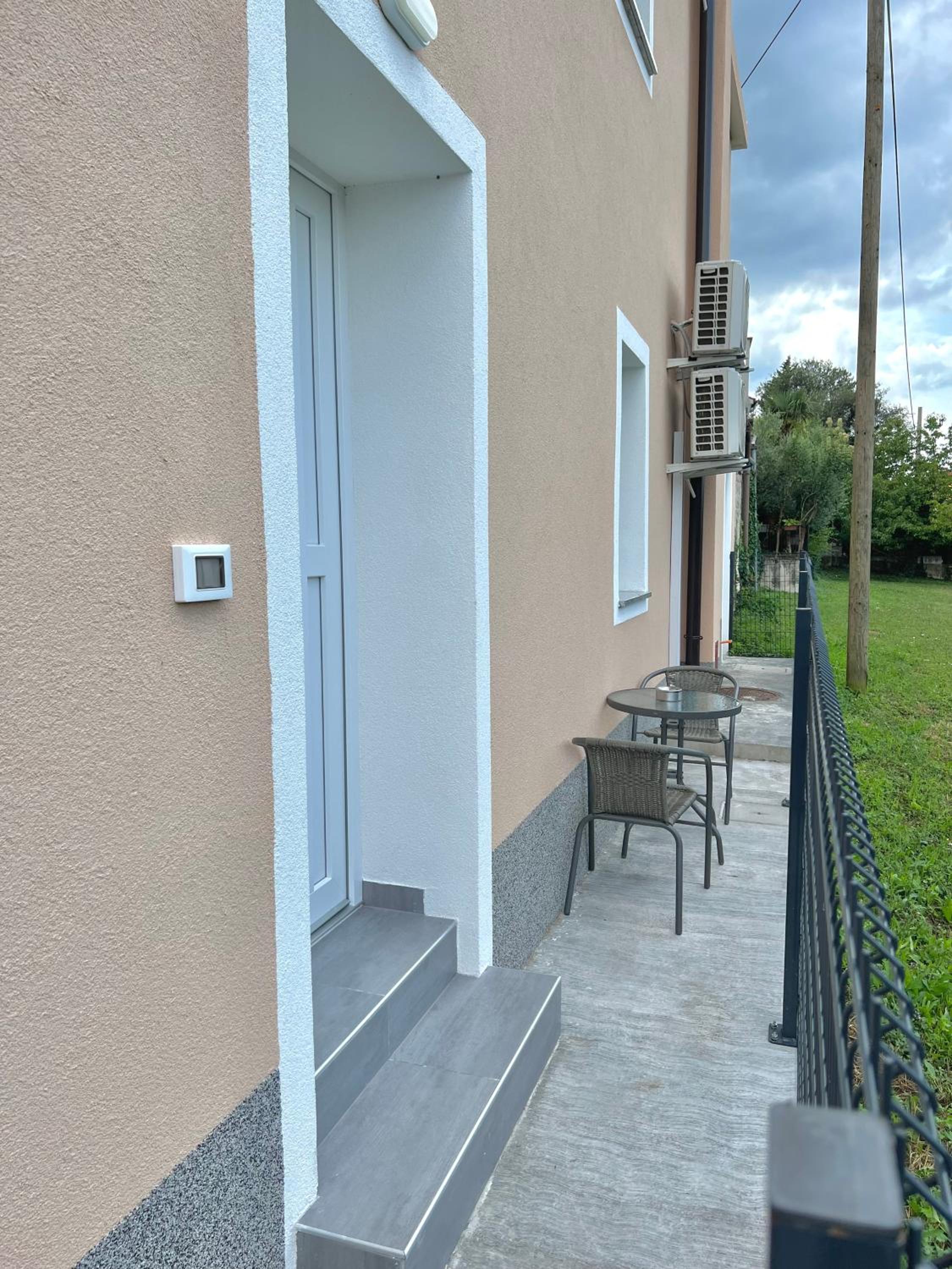 Two-Bedroom Apartment - Photo 2