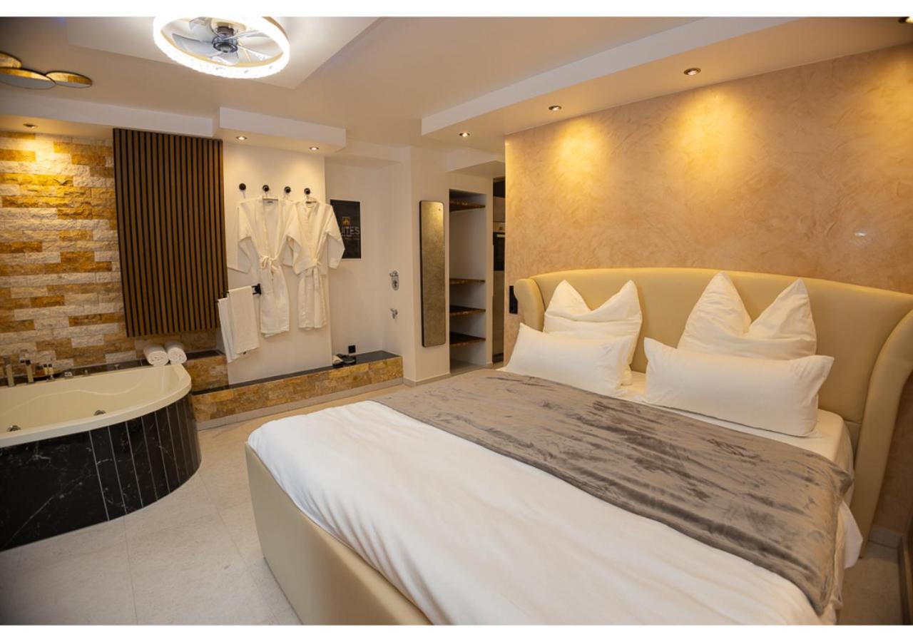 Deluxe Suite with Spa Bath photo 3
