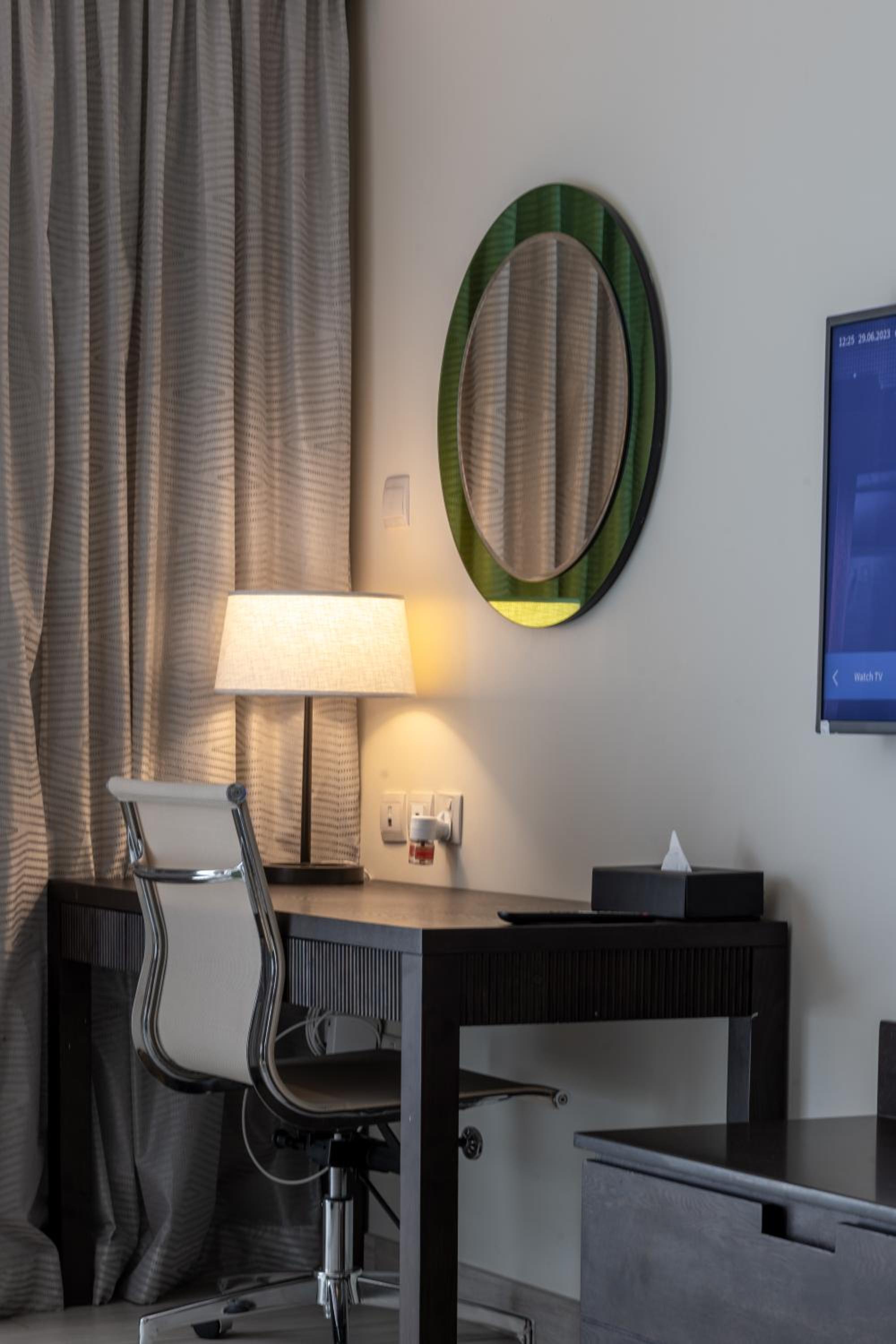 One-Bedroom Suite with Lounge Access - Photo 11