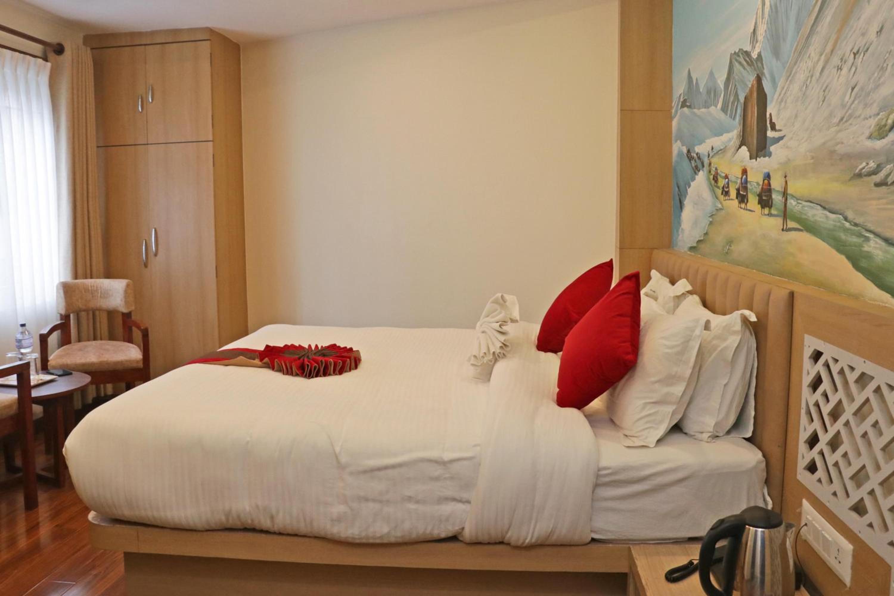 Deluxe Double Room (2 Adults + 1 Child) - Photo 13