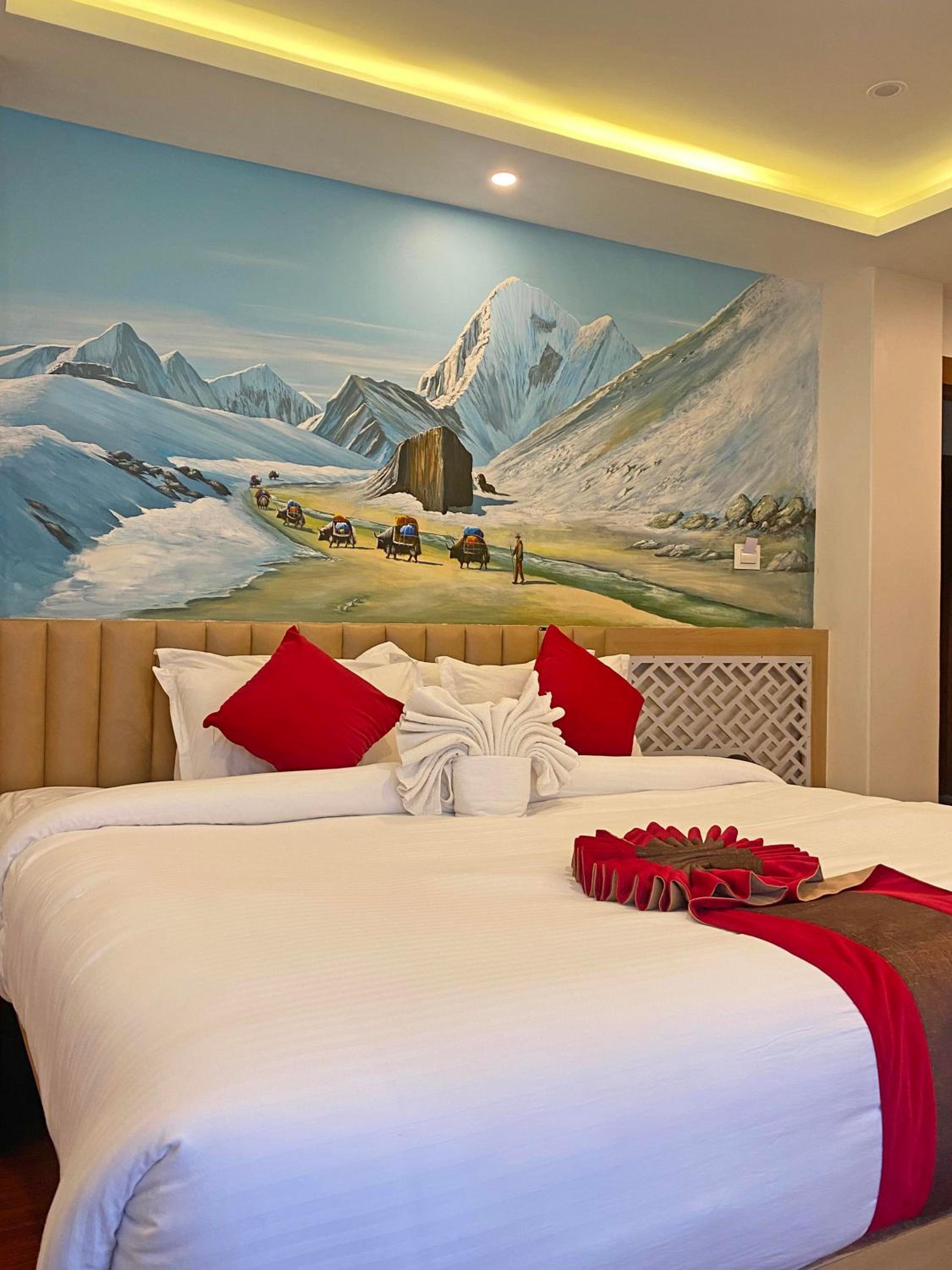Deluxe Double Room (2 Adults + 1 Child) - Photo 2