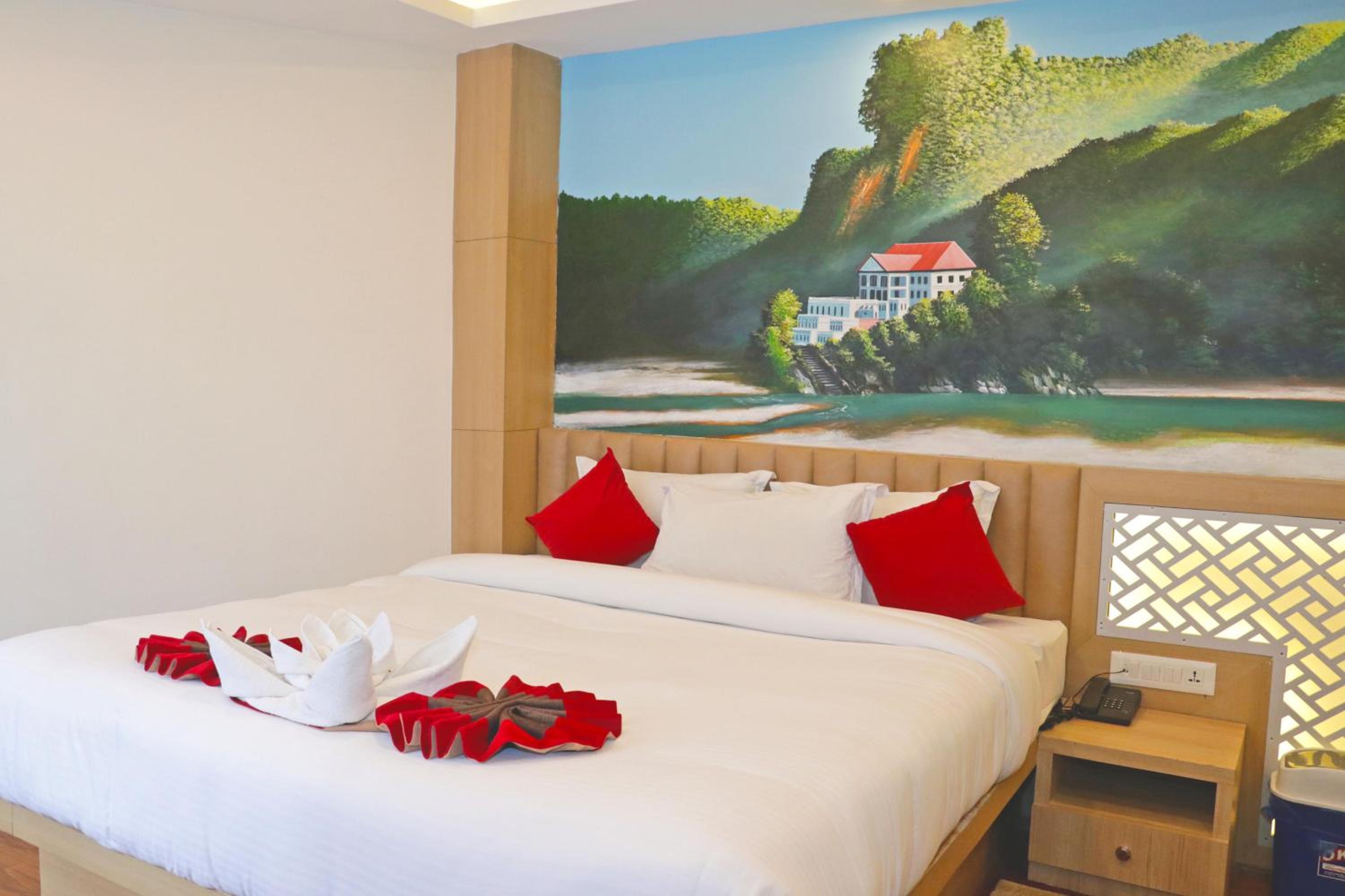Deluxe Double Room (2 Adults + 1 Child) - Photo 14